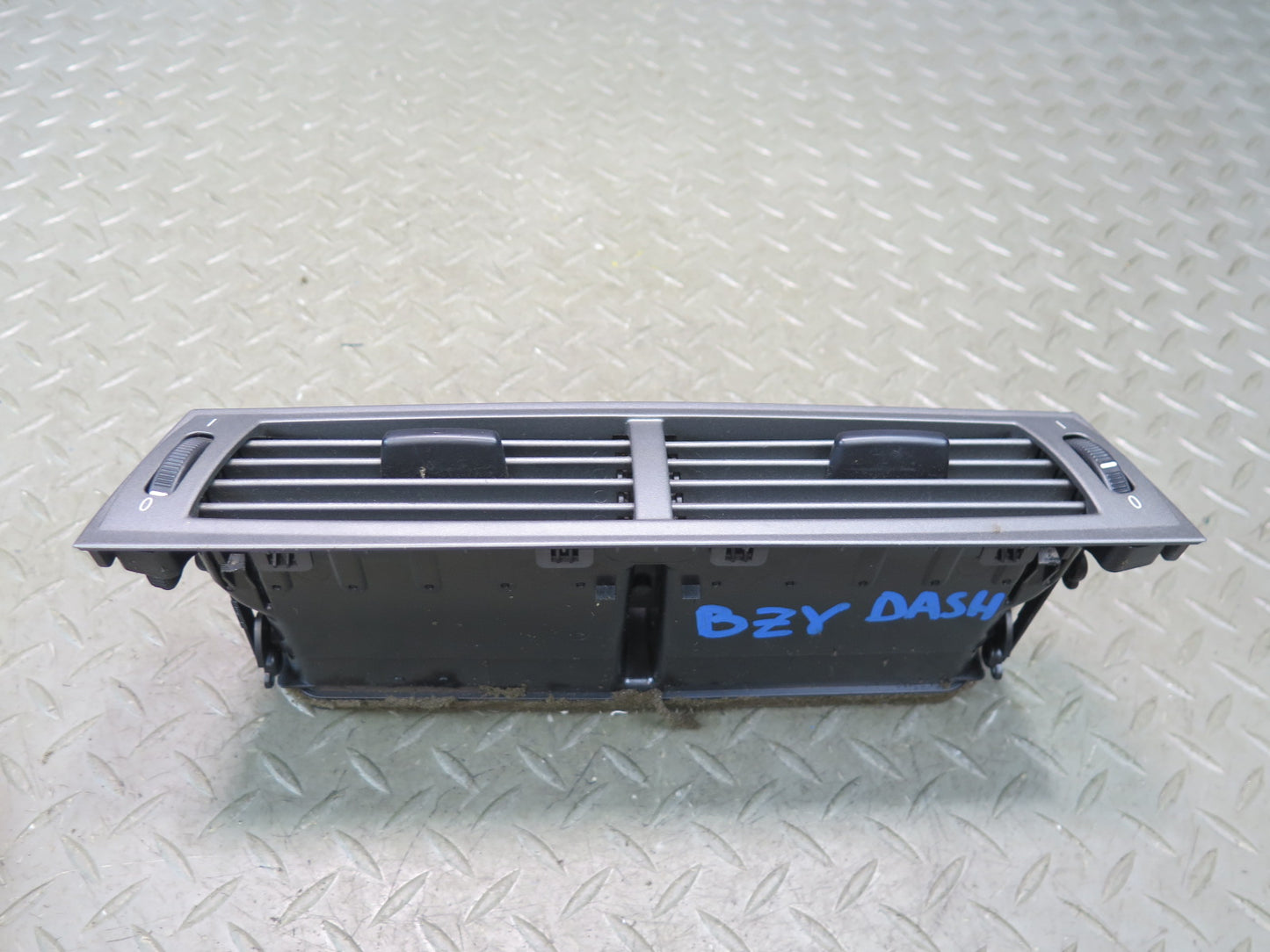 03-05 BMW E86 E85 Z4 Dash Center AC Heater Air Vent Black 7025630 OEM