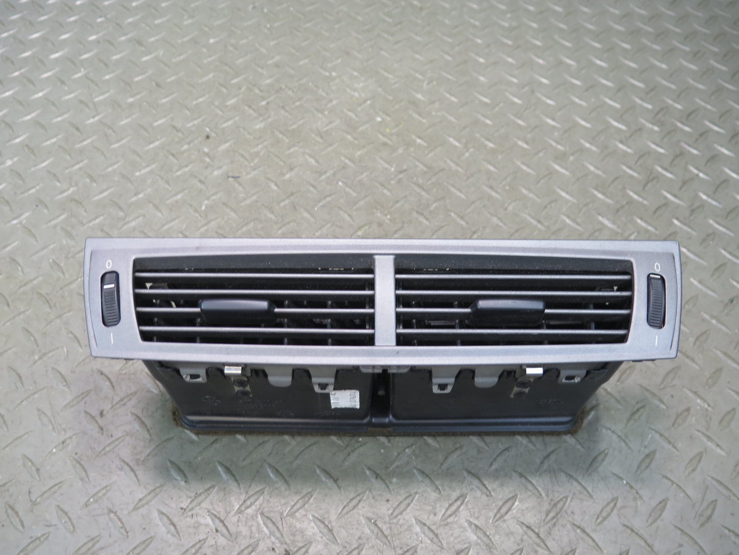 03-05 BMW E86 E85 Z4 Dash Center AC Heater Air Vent Black 7025630 OEM