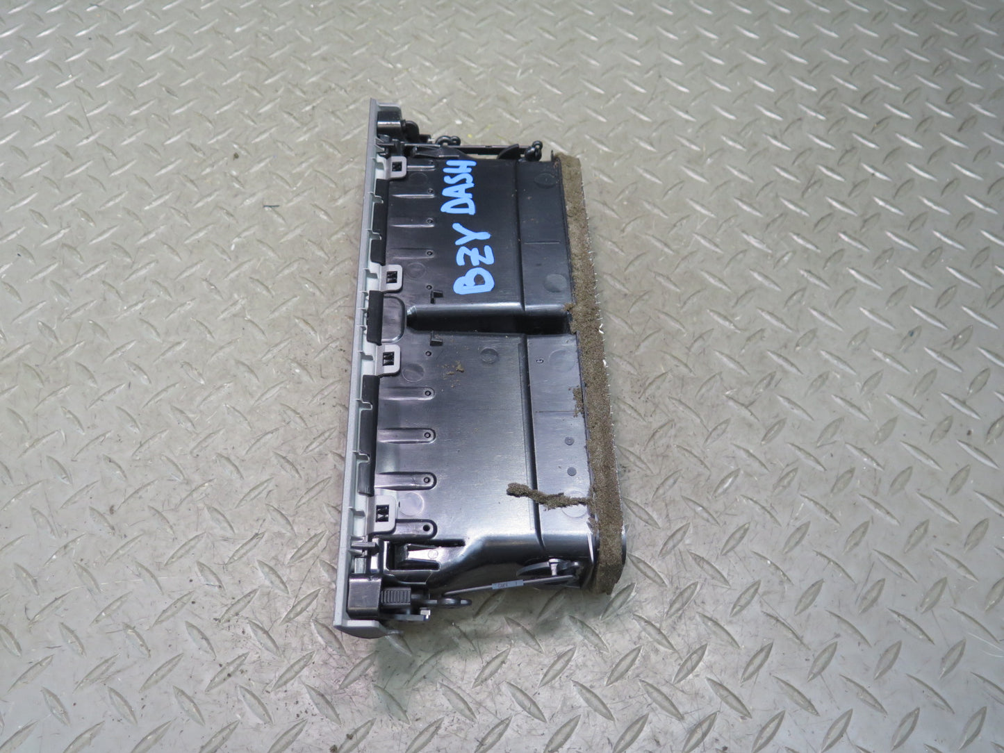 03-05 BMW E86 E85 Z4 Dash Center AC Heater Air Vent Black 7025630 OEM
