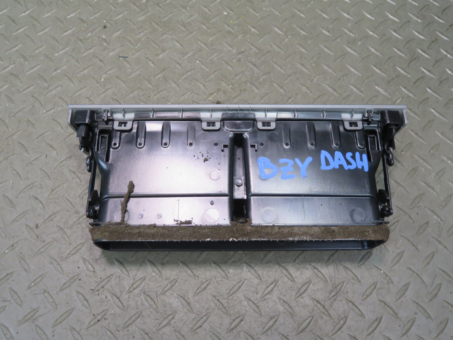 03-05 BMW E86 E85 Z4 Dash Center AC Heater Air Vent Black 7025630 OEM
