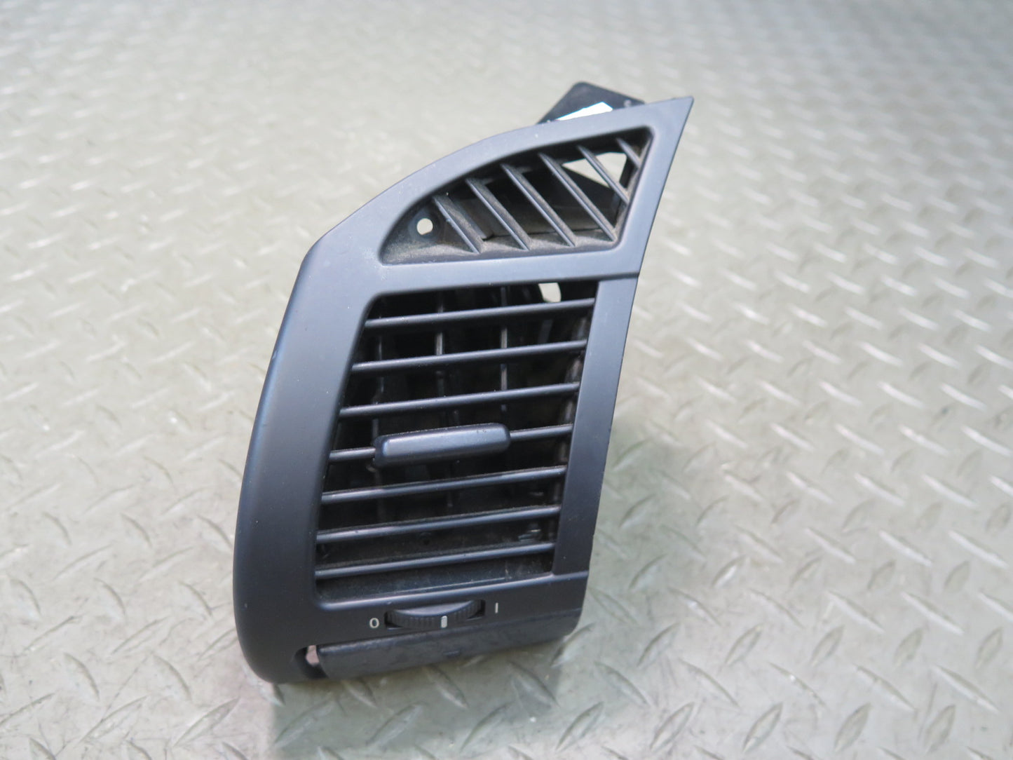 03-08 BMW E86 E85 Z4 Dash Left Air Vent Grille w CUP Holder Black 6917905 OEM