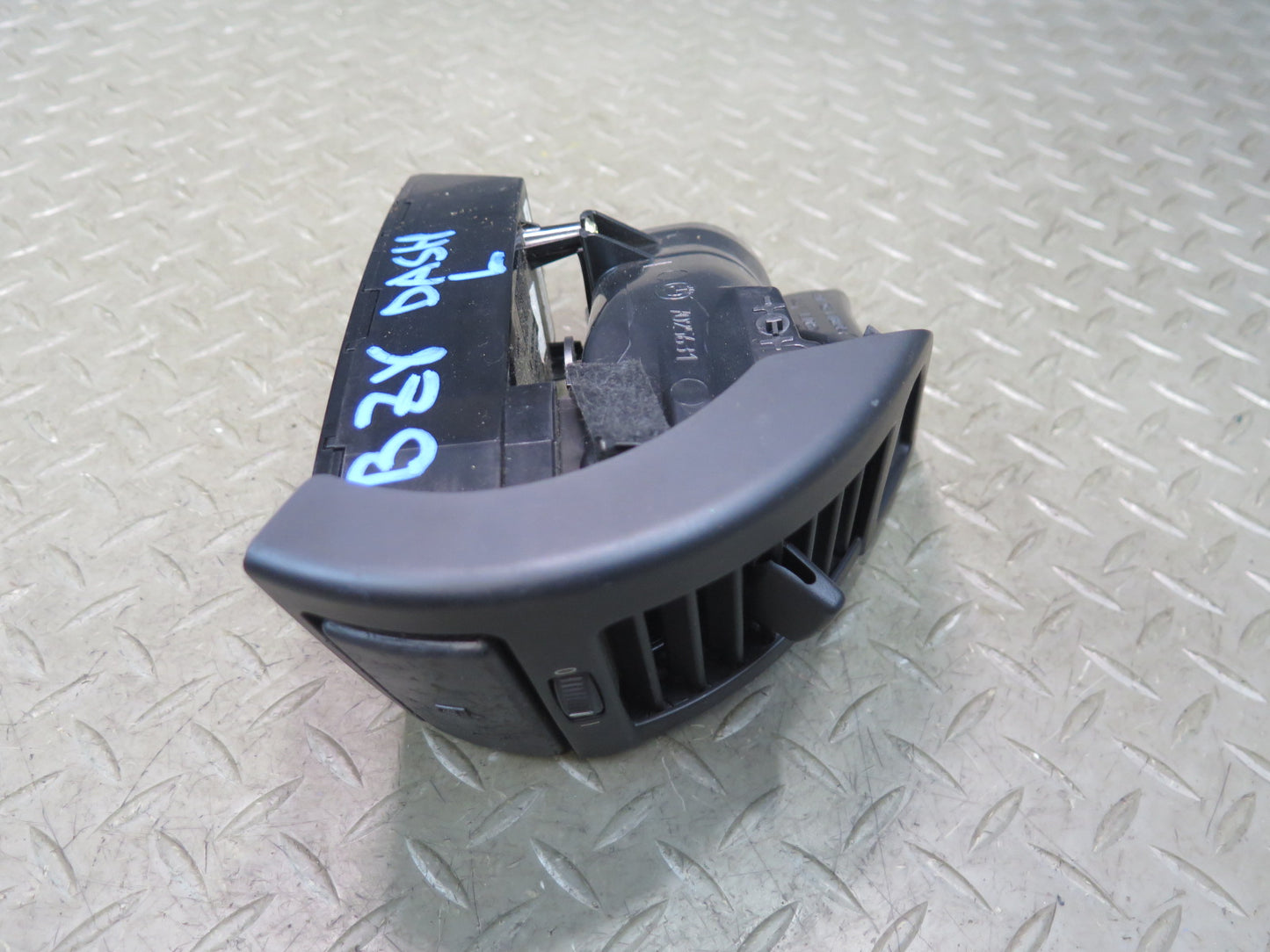 03-08 BMW E86 E85 Z4 Dash Left Air Vent Grille w CUP Holder Black 6917905 OEM