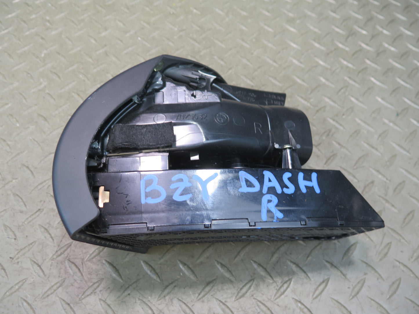 03-08 BMW E86 E85 Z4 Dash Right Air Vent Grille w CUP Holder Black 6917906 OEM