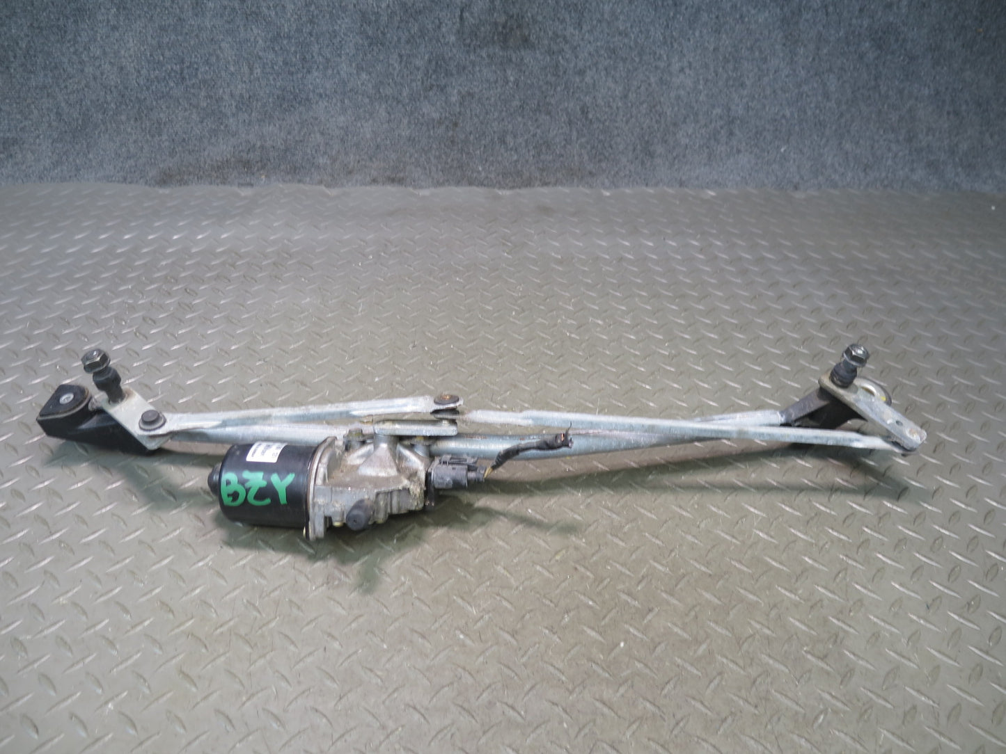 03-08 BMW E85 Z4 Front Windshield Wiper Transmission Linkage w Motor OEM