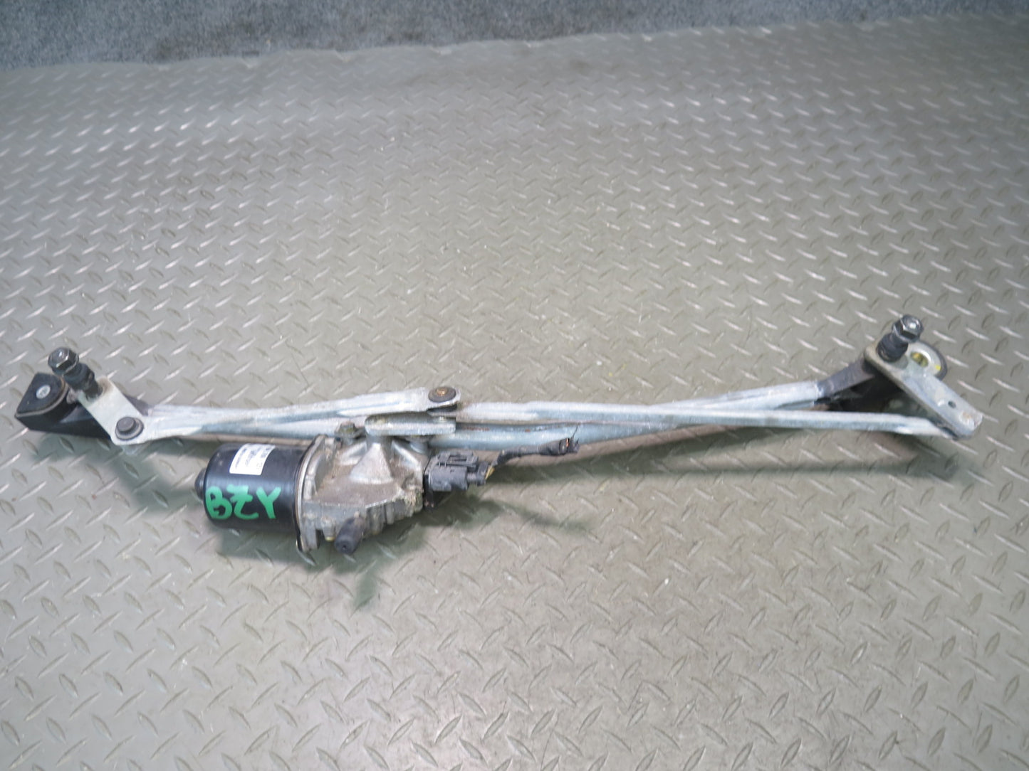 03-08 BMW E85 Z4 Front Windshield Wiper Transmission Linkage w Motor OEM