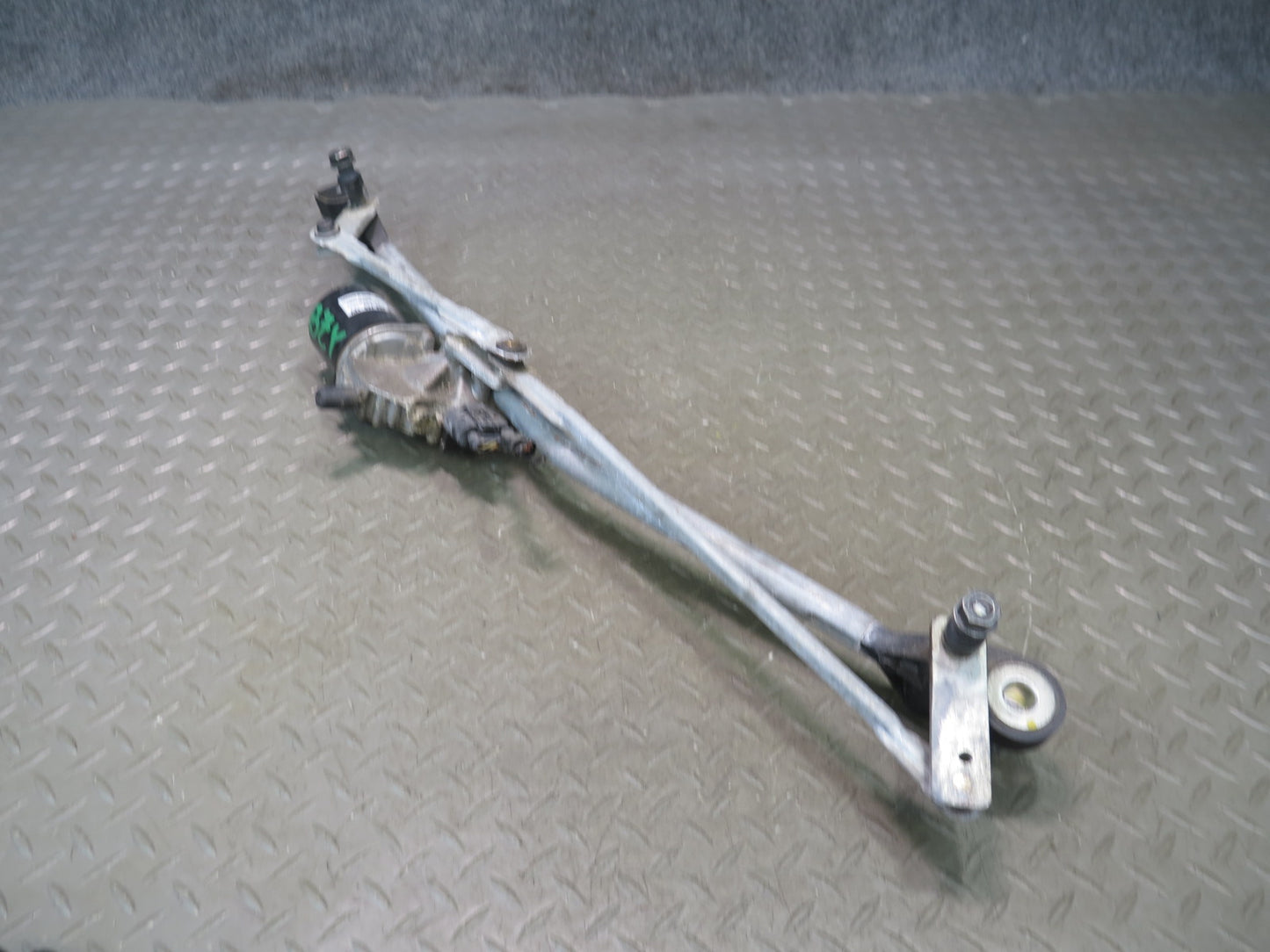 03-08 BMW E85 Z4 Front Windshield Wiper Transmission Linkage w Motor OEM