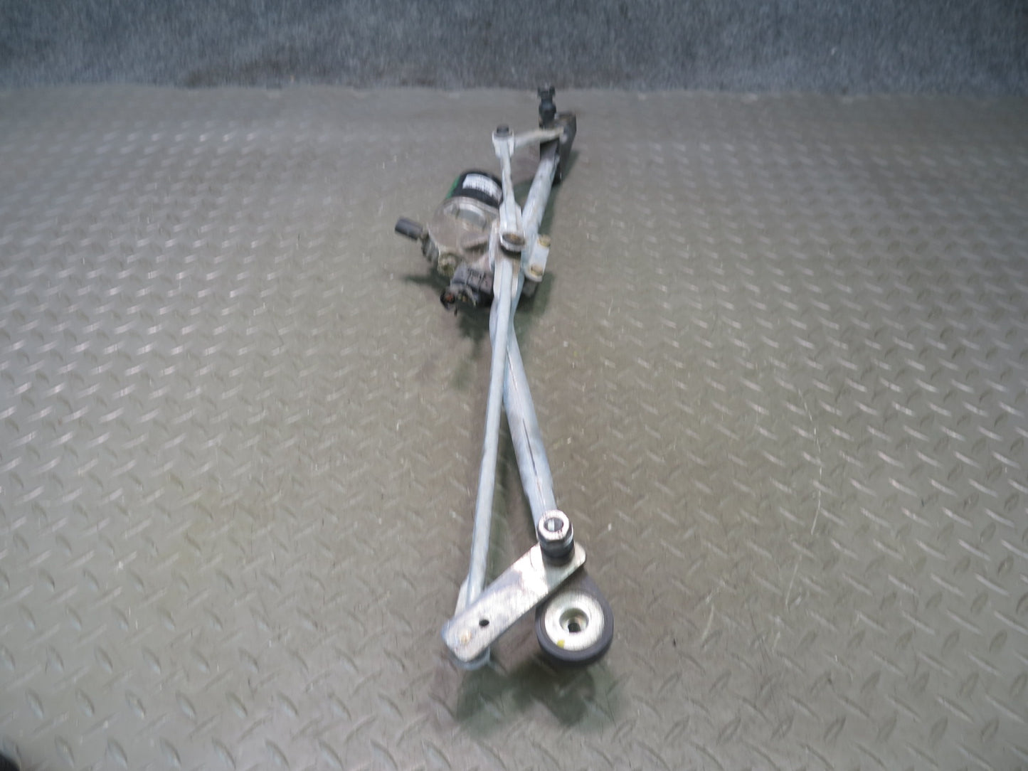 03-08 BMW E85 Z4 Front Windshield Wiper Transmission Linkage w Motor OEM