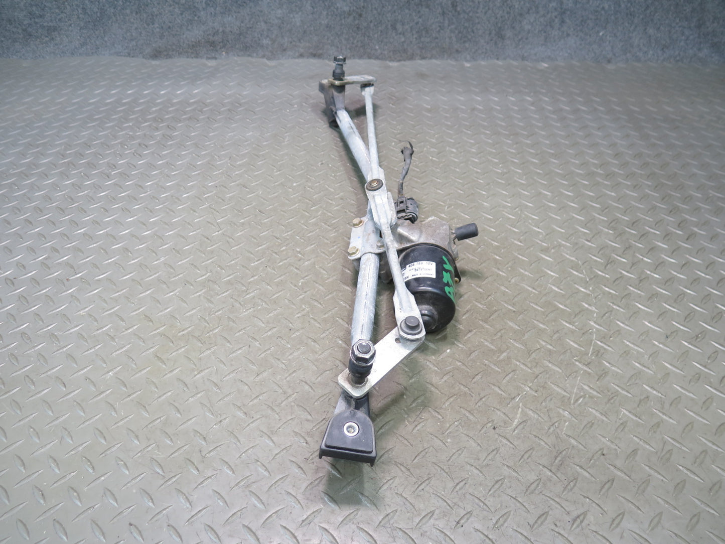 03-08 BMW E85 Z4 Front Windshield Wiper Transmission Linkage w Motor OEM