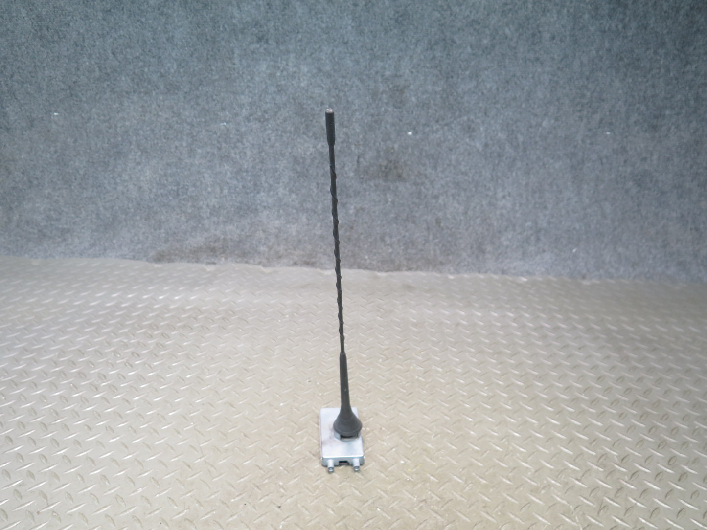 03-08 BMW E85 Z4 AM FM Radio Antenna w Amplifier Receiver Module 6913896 OEM