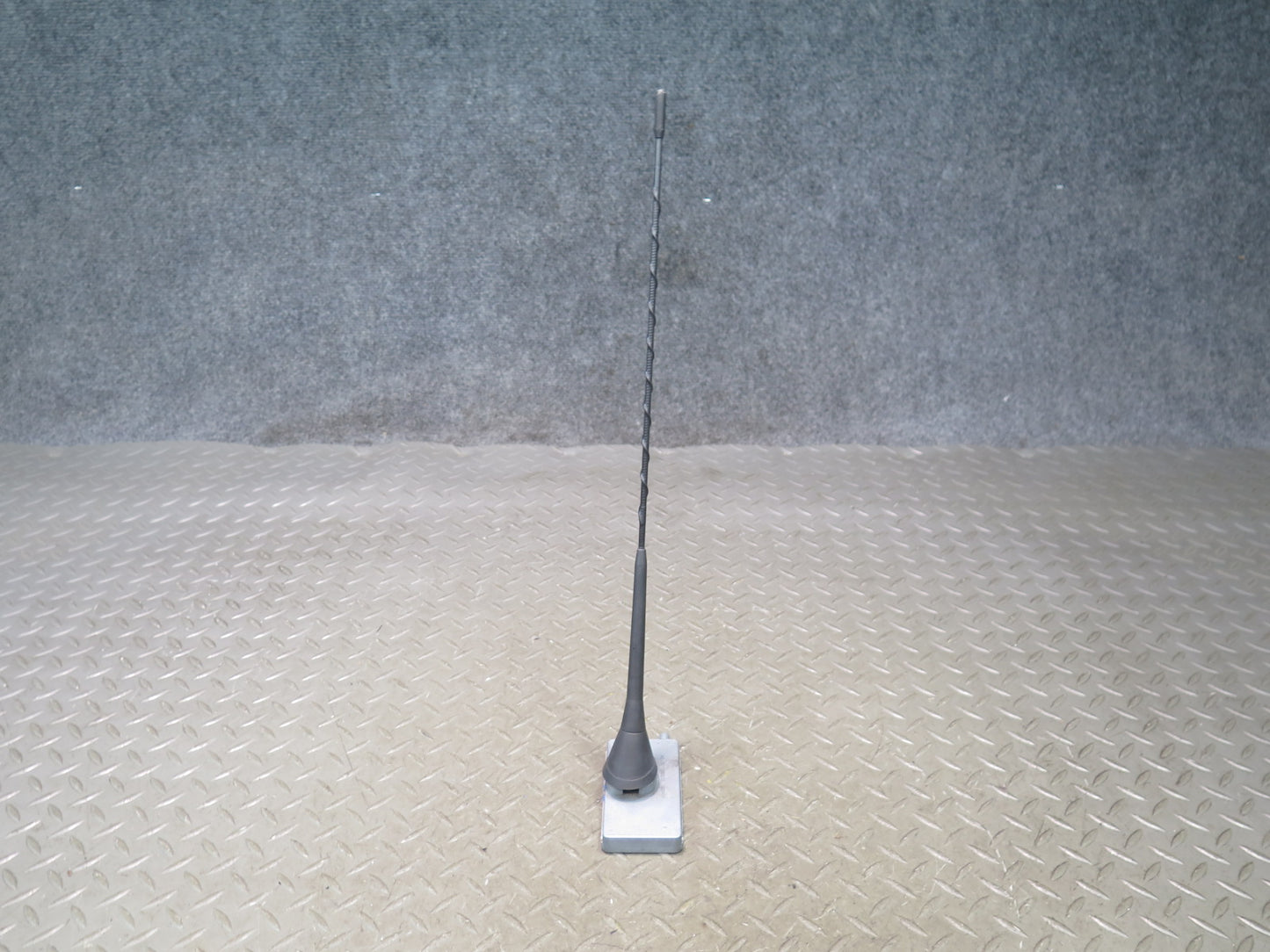03-08 BMW E85 Z4 AM FM Radio Antenna w Amplifier Receiver Module 6913896 OEM