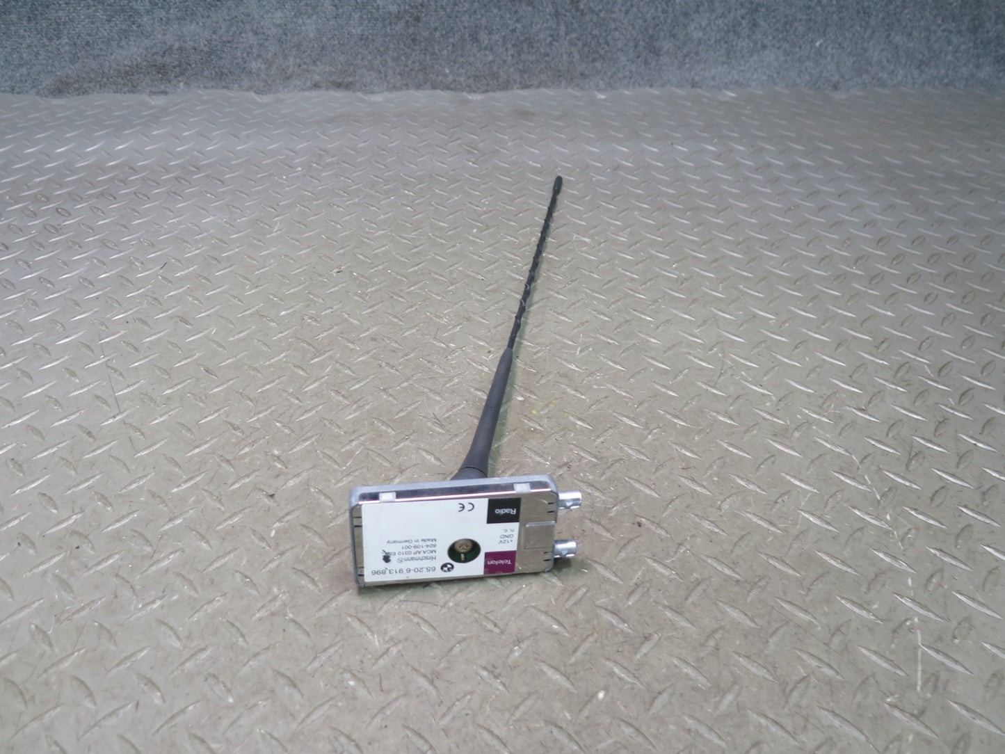 03-08 BMW E85 Z4 AM FM Radio Antenna w Amplifier Receiver Module 6913896 OEM
