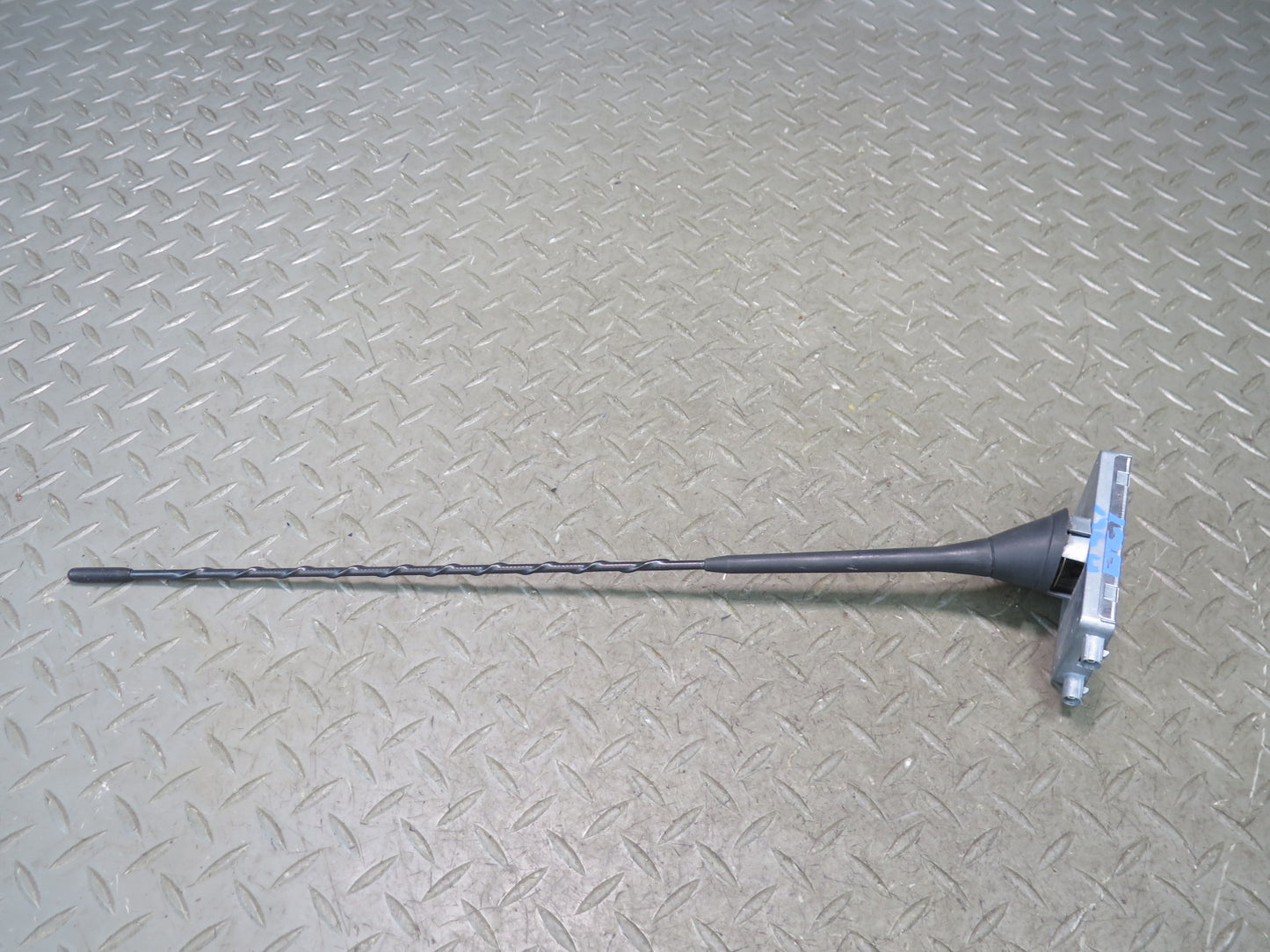 03-08 BMW E85 Z4 AM FM Radio Antenna w Amplifier Receiver Module 6913896 OEM