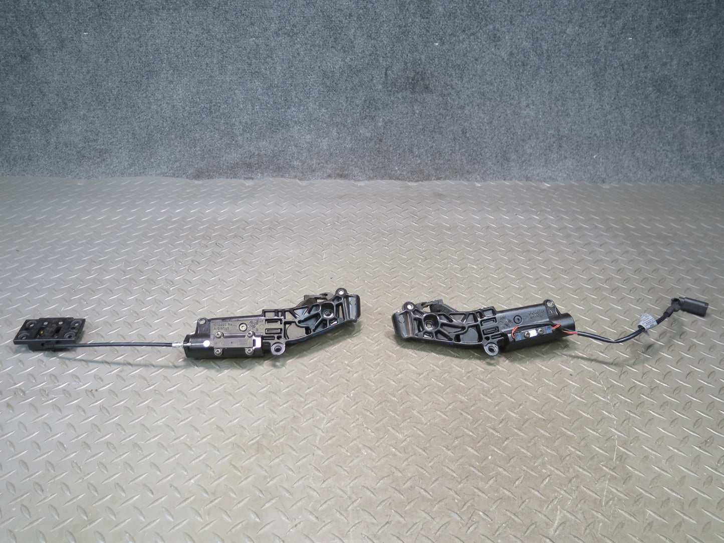 03-08 BMW E85 Z4 Left & Right Soft TOP Lock Latch Mechanism Set OEM