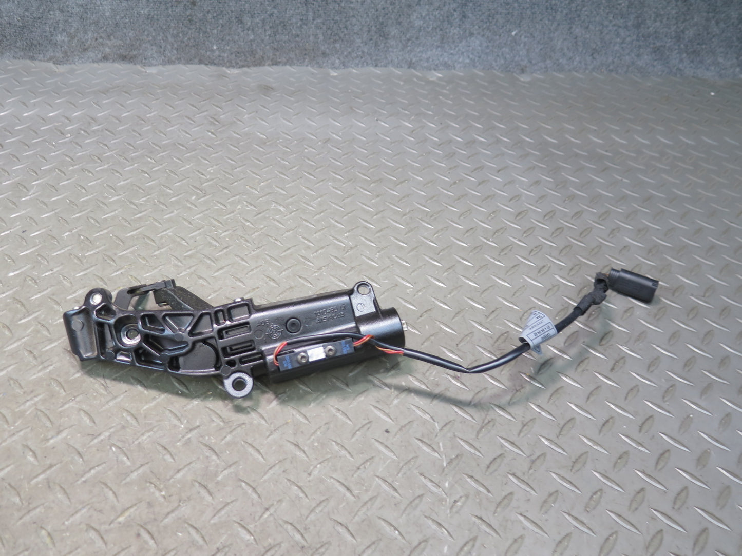 03-08 BMW E85 Z4 Left & Right Soft TOP Lock Latch Mechanism Set OEM