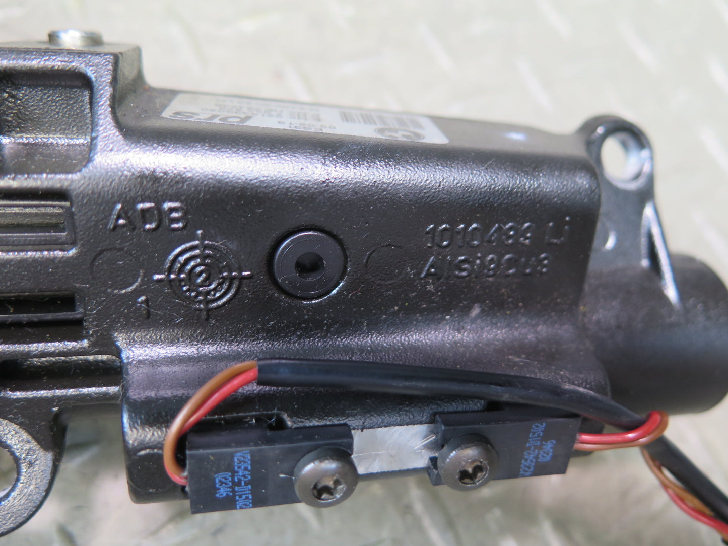 03-08 BMW E85 Z4 Left & Right Soft TOP Lock Latch Mechanism Set OEM