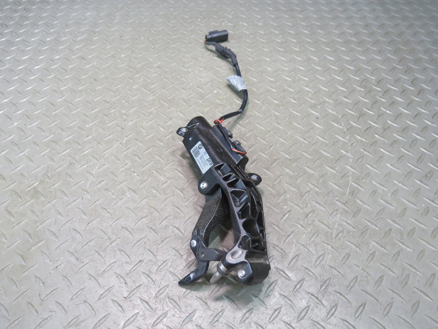03-08 BMW E85 Z4 Left & Right Soft TOP Lock Latch Mechanism Set OEM