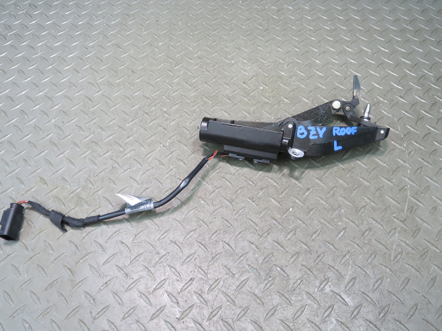 03-08 BMW E85 Z4 Left & Right Soft TOP Lock Latch Mechanism Set OEM