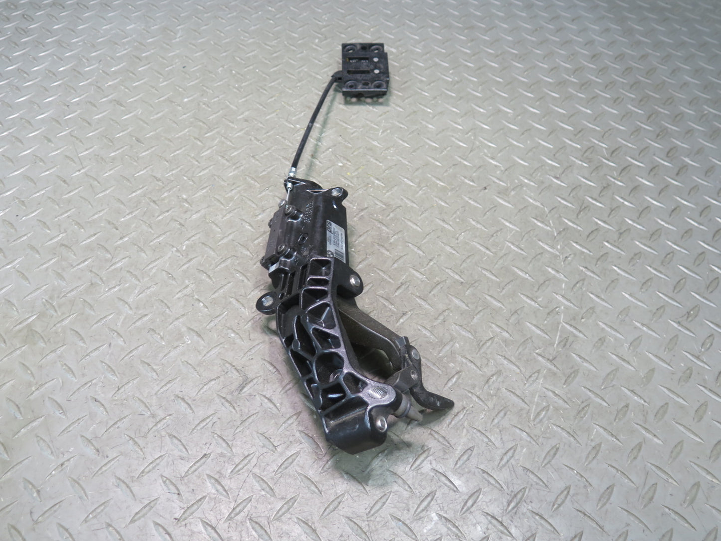 03-08 BMW E85 Z4 Left & Right Soft TOP Lock Latch Mechanism Set OEM
