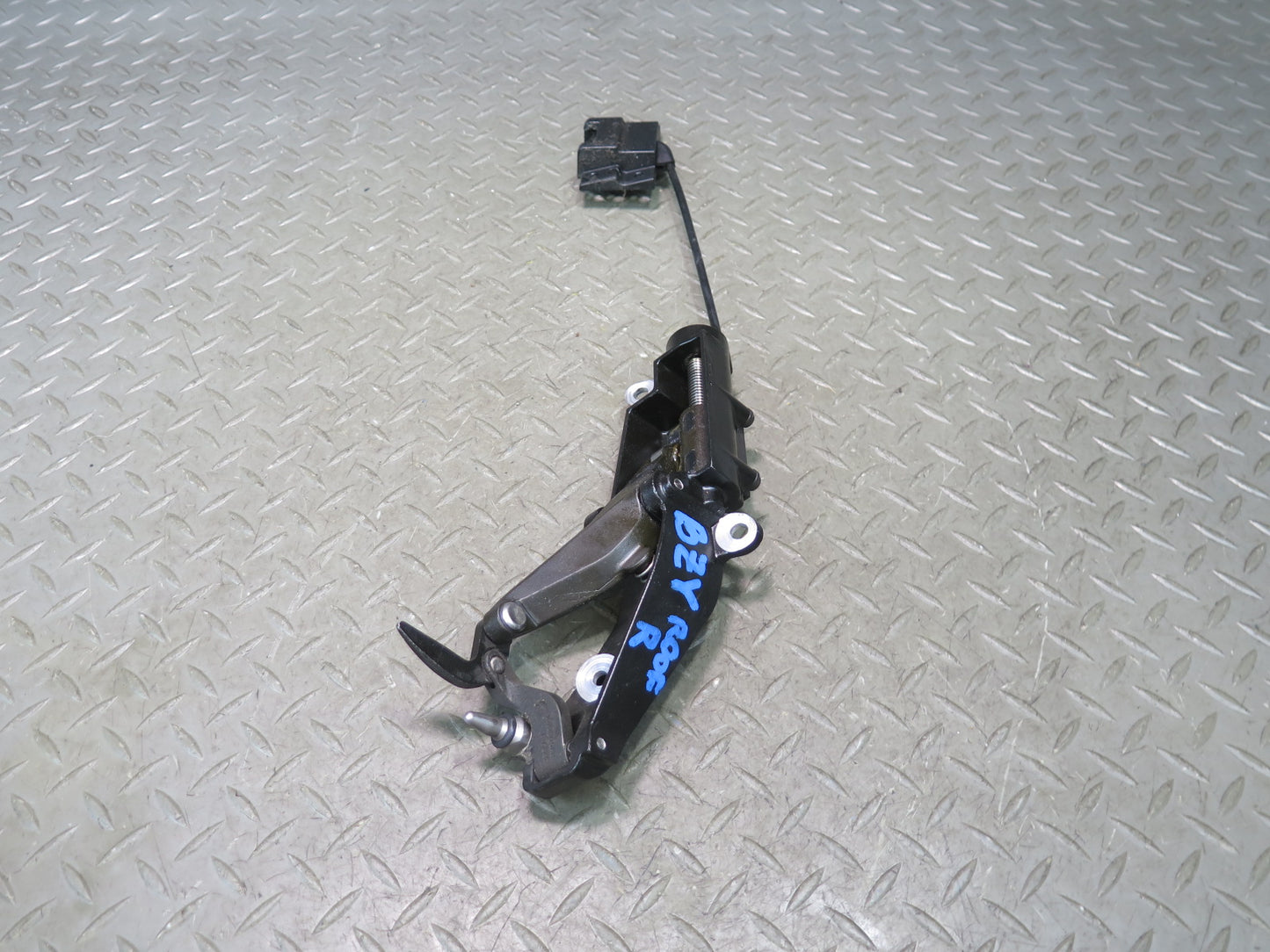03-08 BMW E85 Z4 Left & Right Soft TOP Lock Latch Mechanism Set OEM
