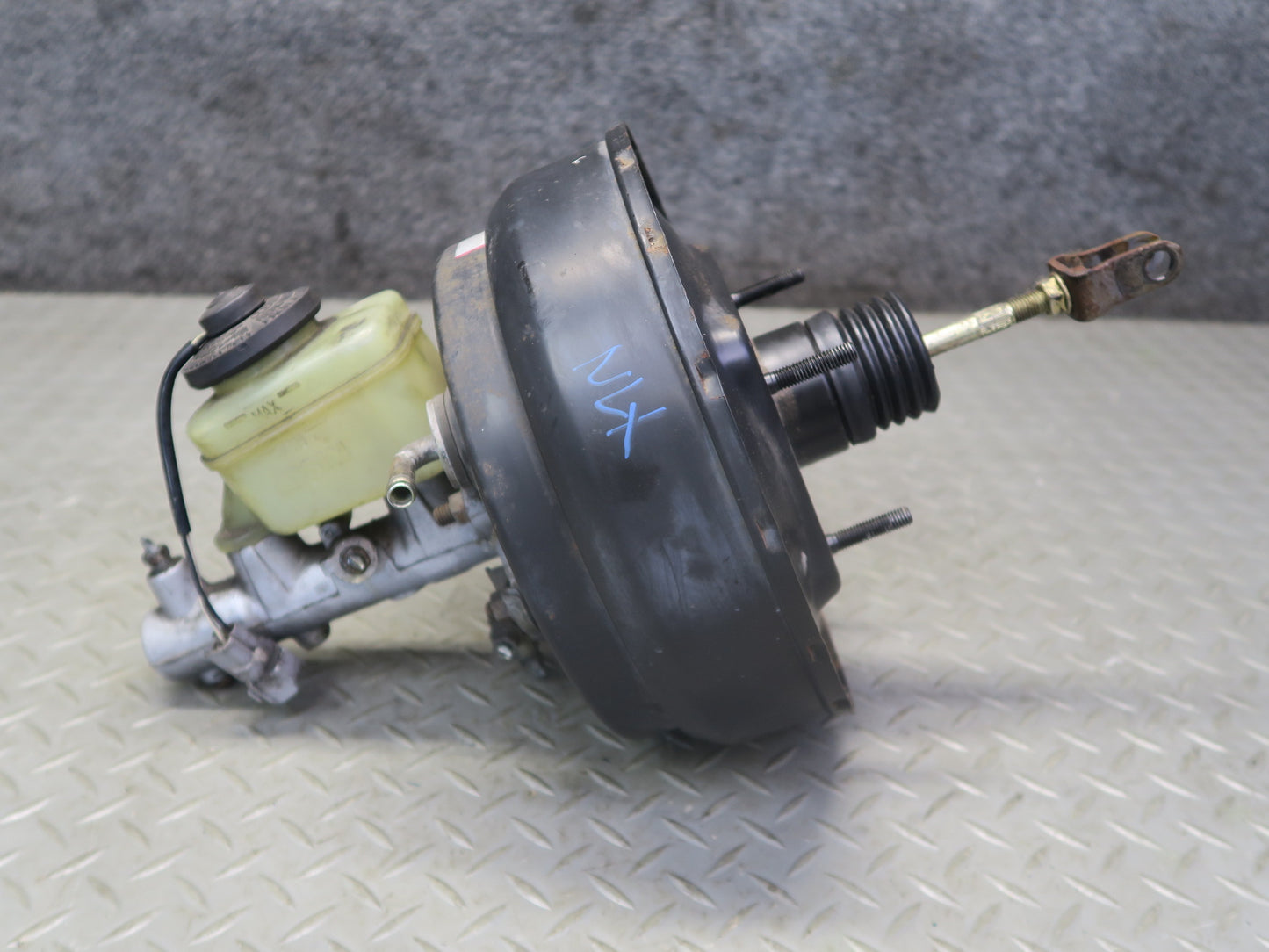 1996-1997 Lexus FZJ80L LX450 Brake Master Cylinder Booster Fluid Reservoir Tank