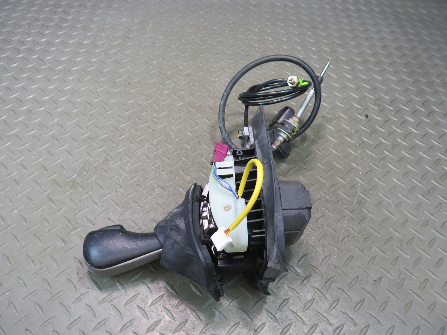 03-05 BMW E85 Z4 M54 A/T Automatic Transmission Shifter w Knob & Cable Assy OEM