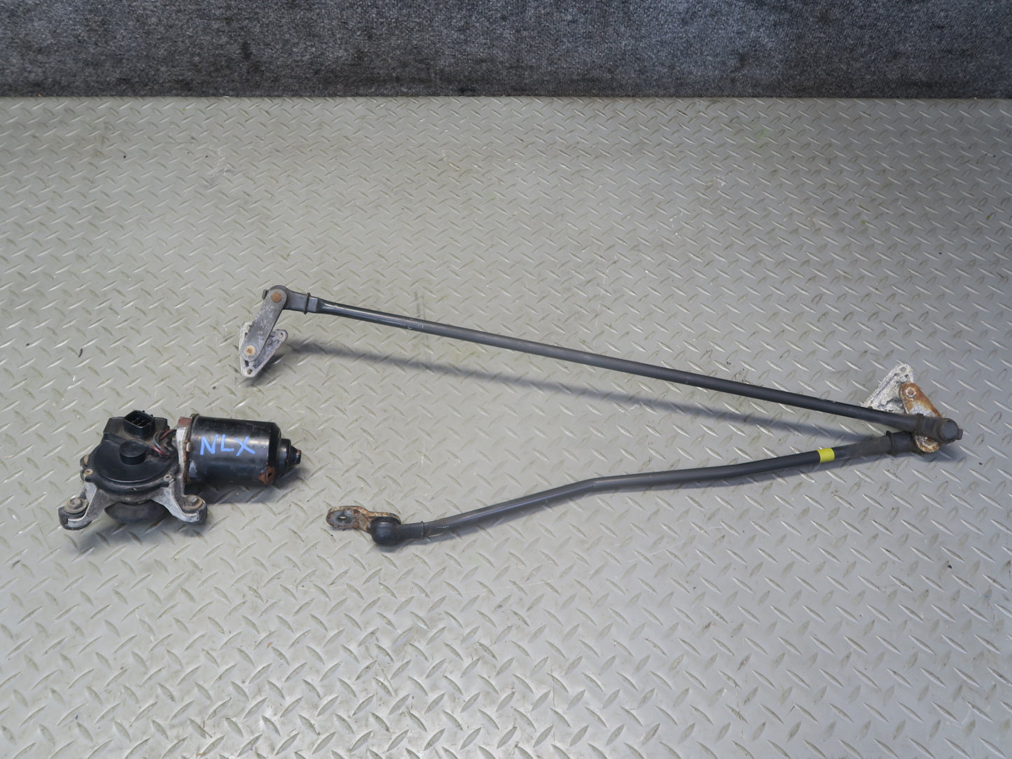 1996-1997 Lexus FZJ80L LX450 Windshield Wiper Transmission Linkage w Motor