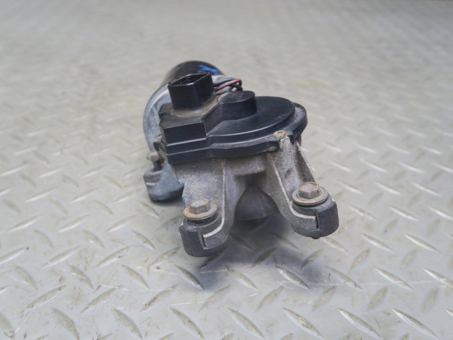 1996-1997 Lexus FZJ80L LX450 Windshield Wiper Transmission Linkage w Motor