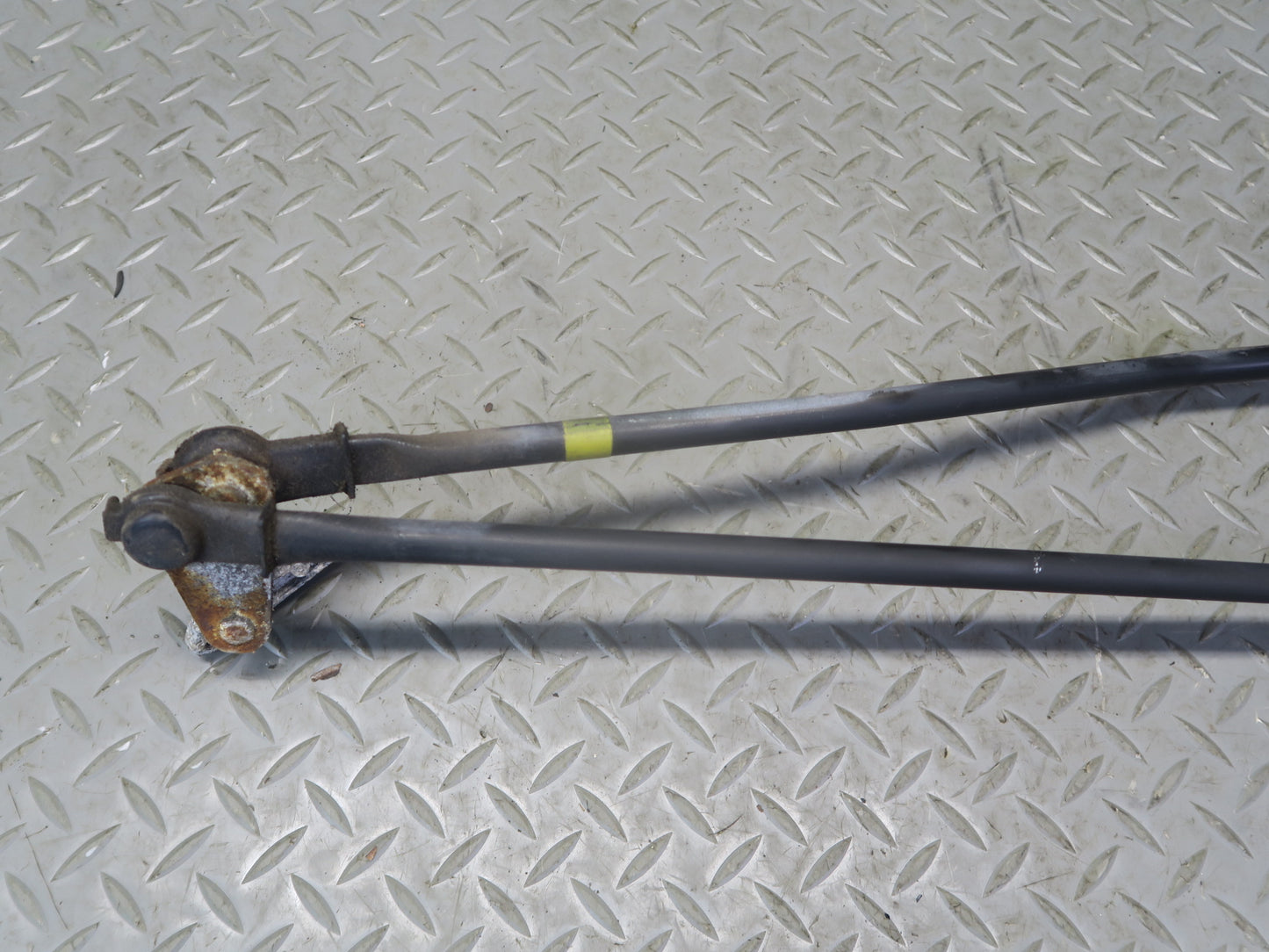1996-1997 Lexus FZJ80L LX450 Windshield Wiper Transmission Linkage w Motor