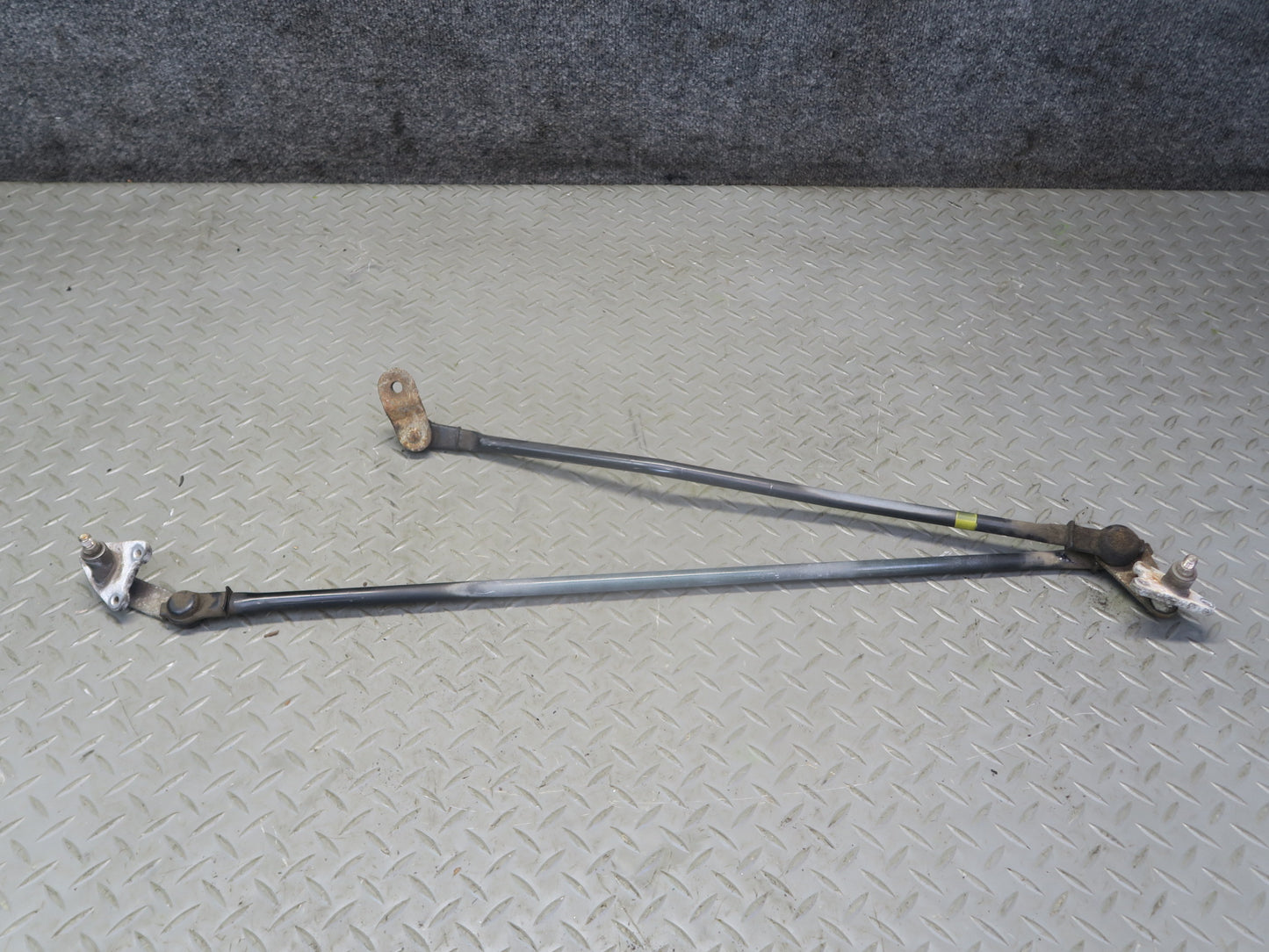 1996-1997 Lexus FZJ80L LX450 Windshield Wiper Transmission Linkage w Motor