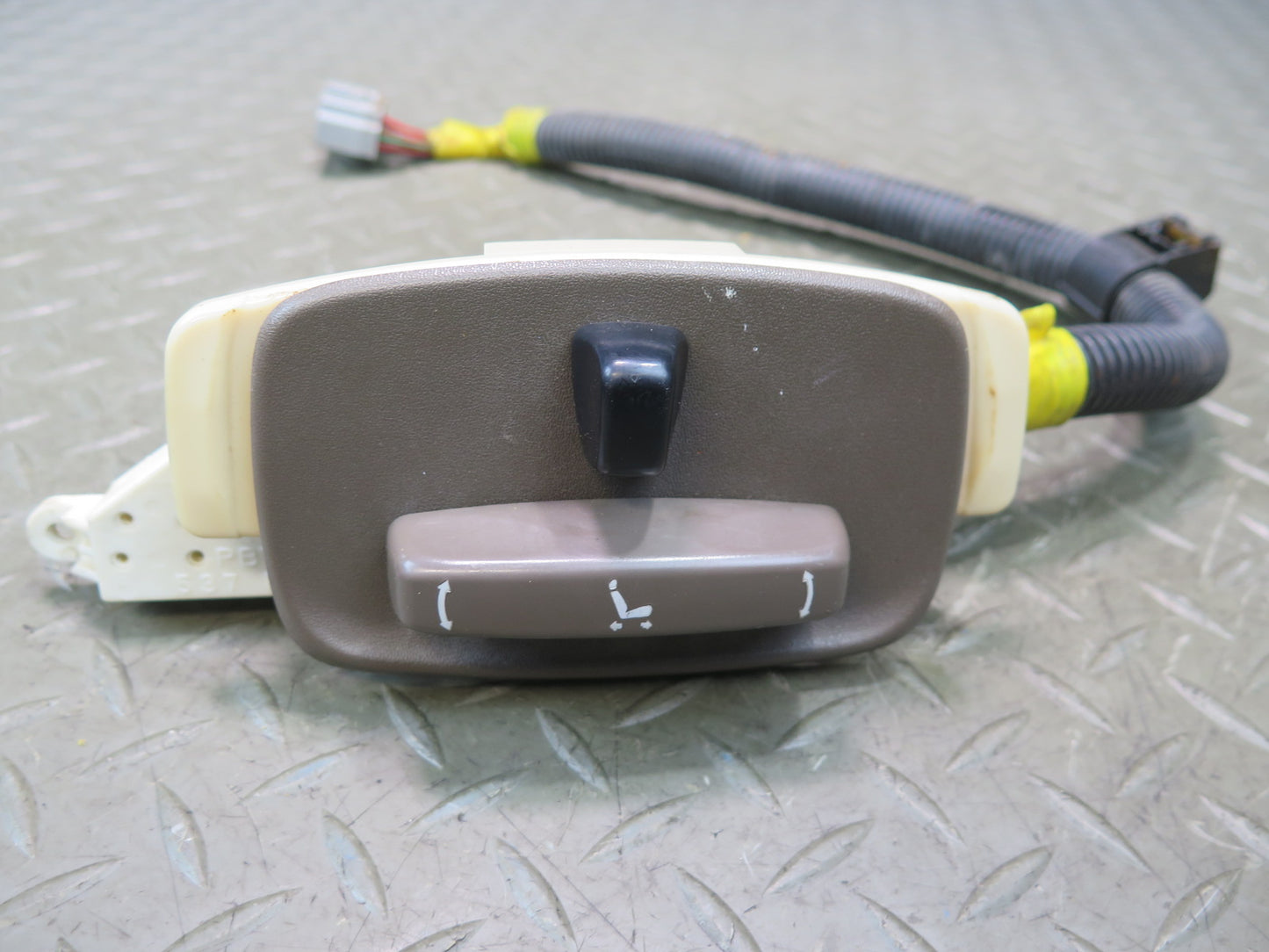 1996-1997 Lexus FZJ80L LX450 Front Right Seat Adjust Control Switch