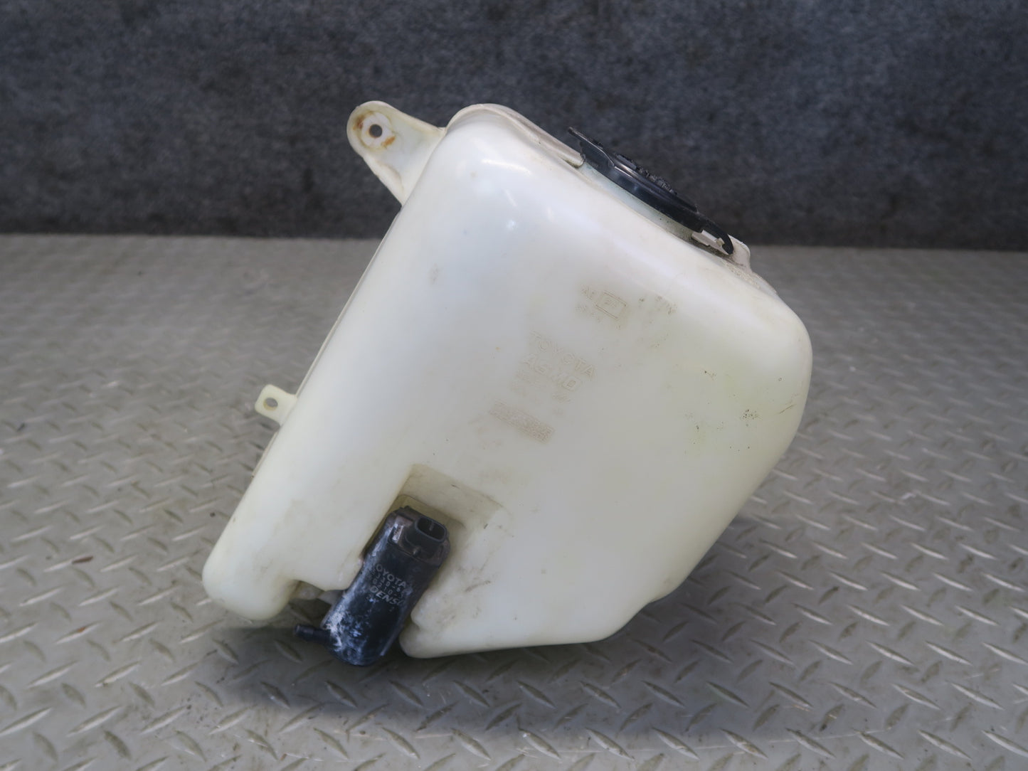 1996-1997 Lexus FZJ80L LX450 Windshield Washer Fluid Reservoir Tank w Pump