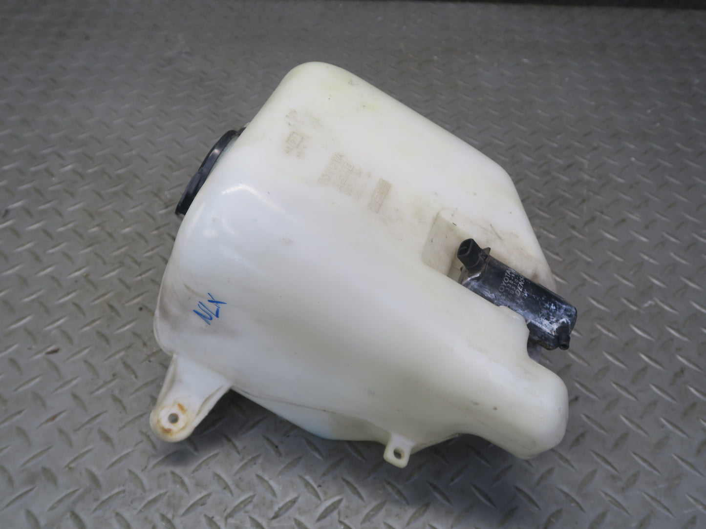 1996-1997 Lexus FZJ80L LX450 Windshield Washer Fluid Reservoir Tank w Pump