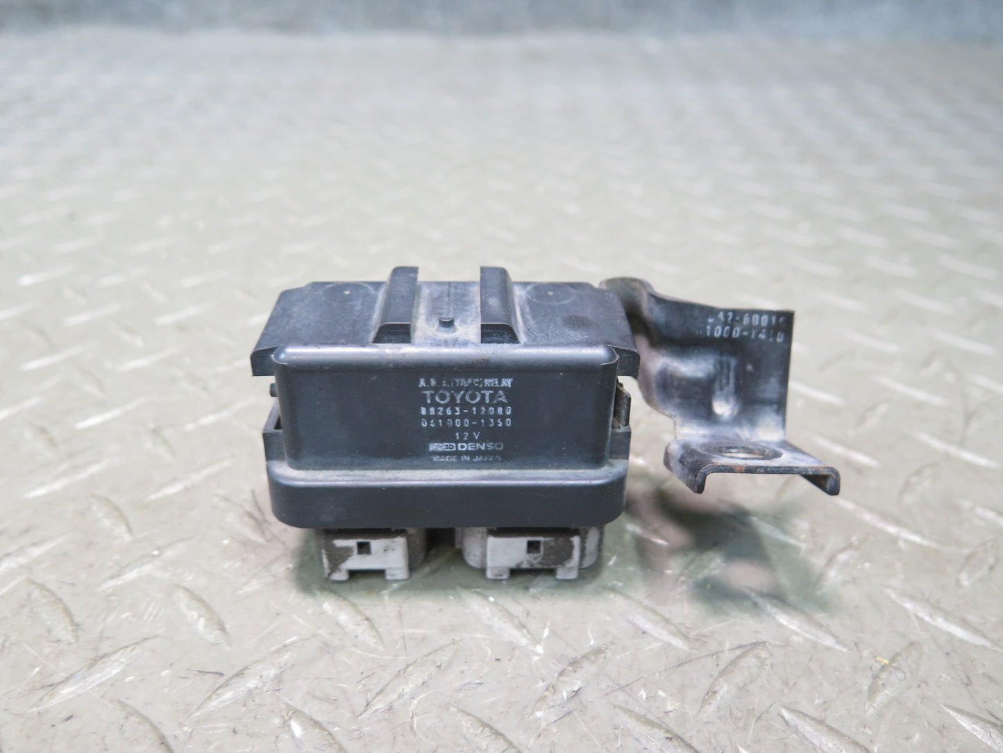 1996-1997 Lexus FZJ80L LX450 ABS Traction Relay Module 88263-12080