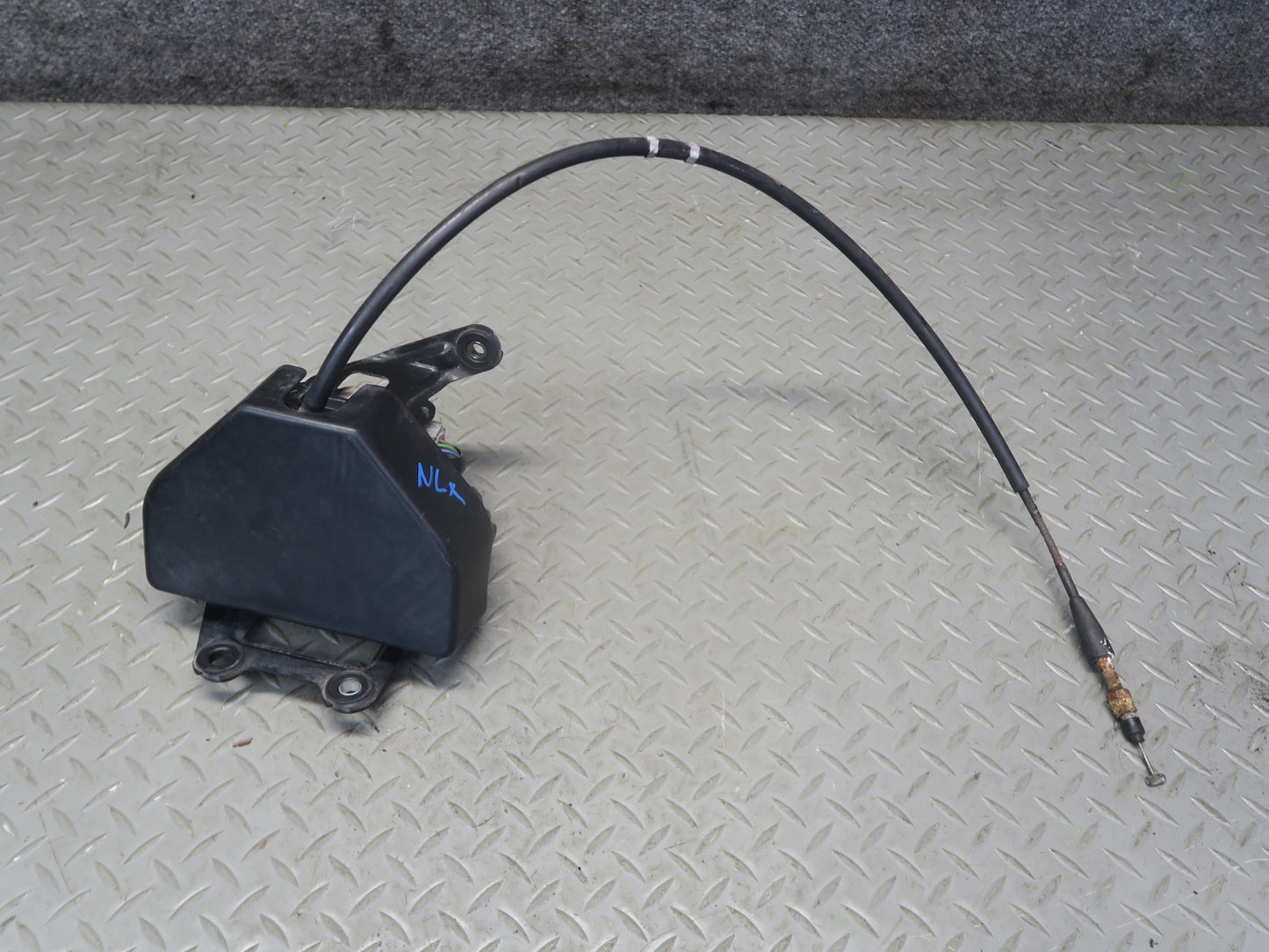 1996-1997 Lexus FZJ80L LX450 Cruise Control Actuator Motor w Cable