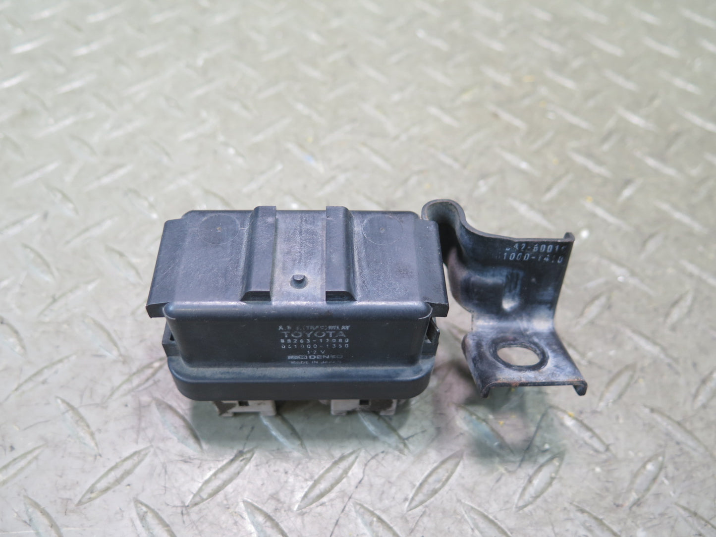 1996-1997 Lexus FZJ80L LX450 ABS Traction Relay Module 88263-12080