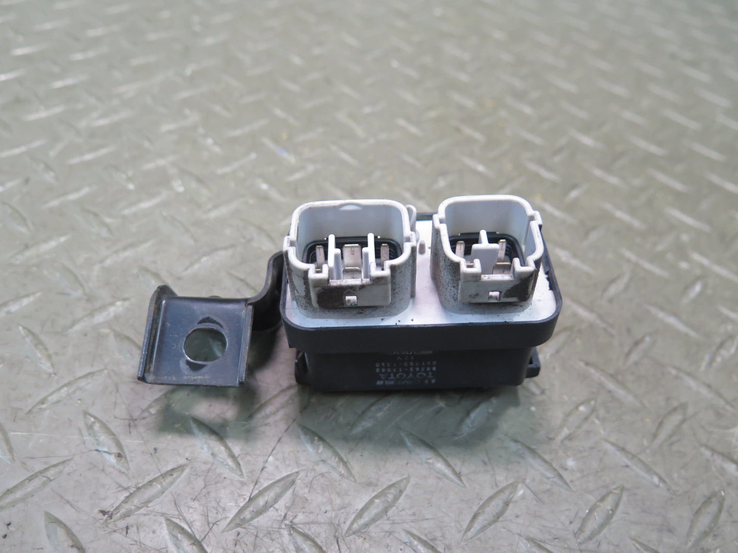 1996-1997 Lexus FZJ80L LX450 ABS Traction Relay Module 88263-12080