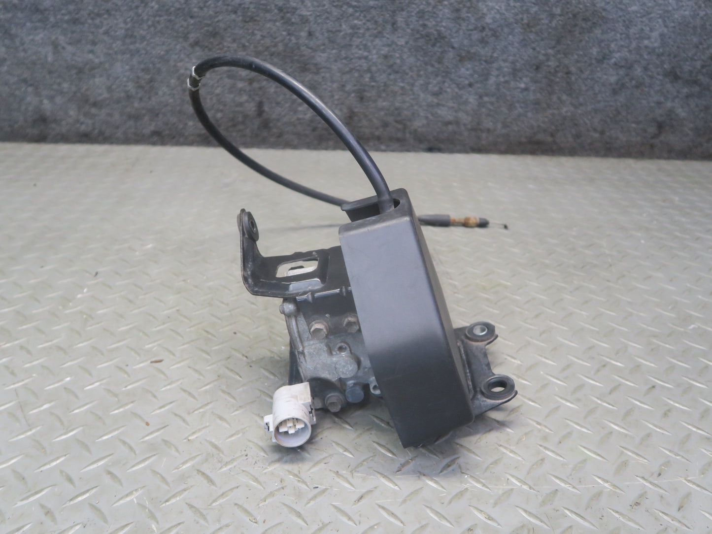 1996-1997 Lexus FZJ80L LX450 Cruise Control Actuator Motor w Cable