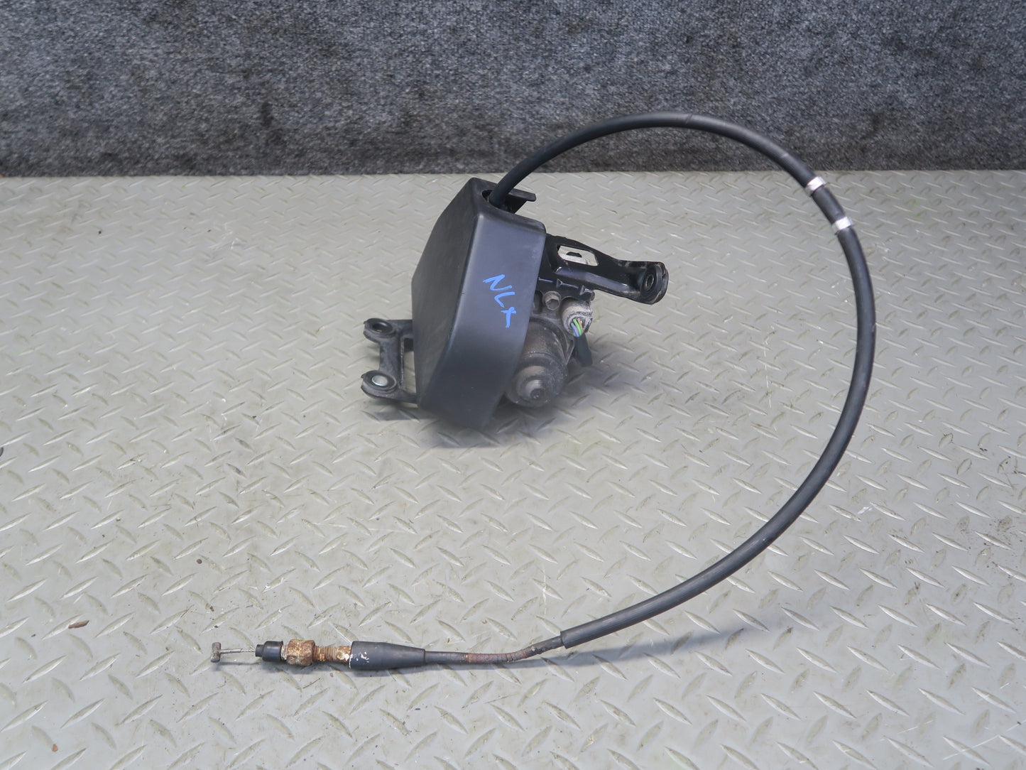 1996-1997 Lexus FZJ80L LX450 Cruise Control Actuator Motor w Cable