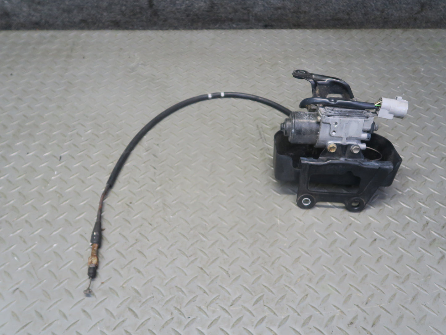 1996-1997 Lexus FZJ80L LX450 Cruise Control Actuator Motor w Cable