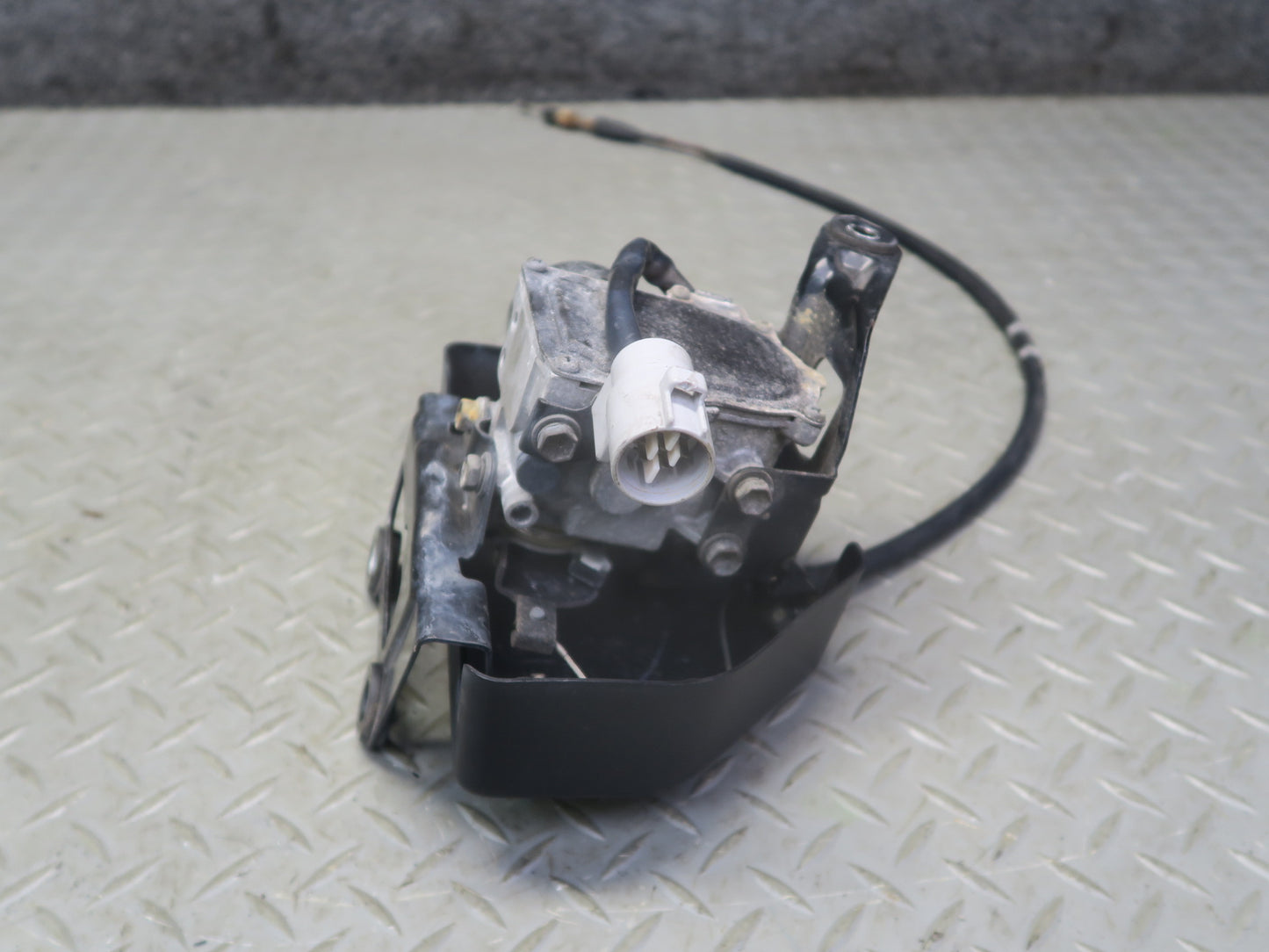 1996-1997 Lexus FZJ80L LX450 Cruise Control Actuator Motor w Cable