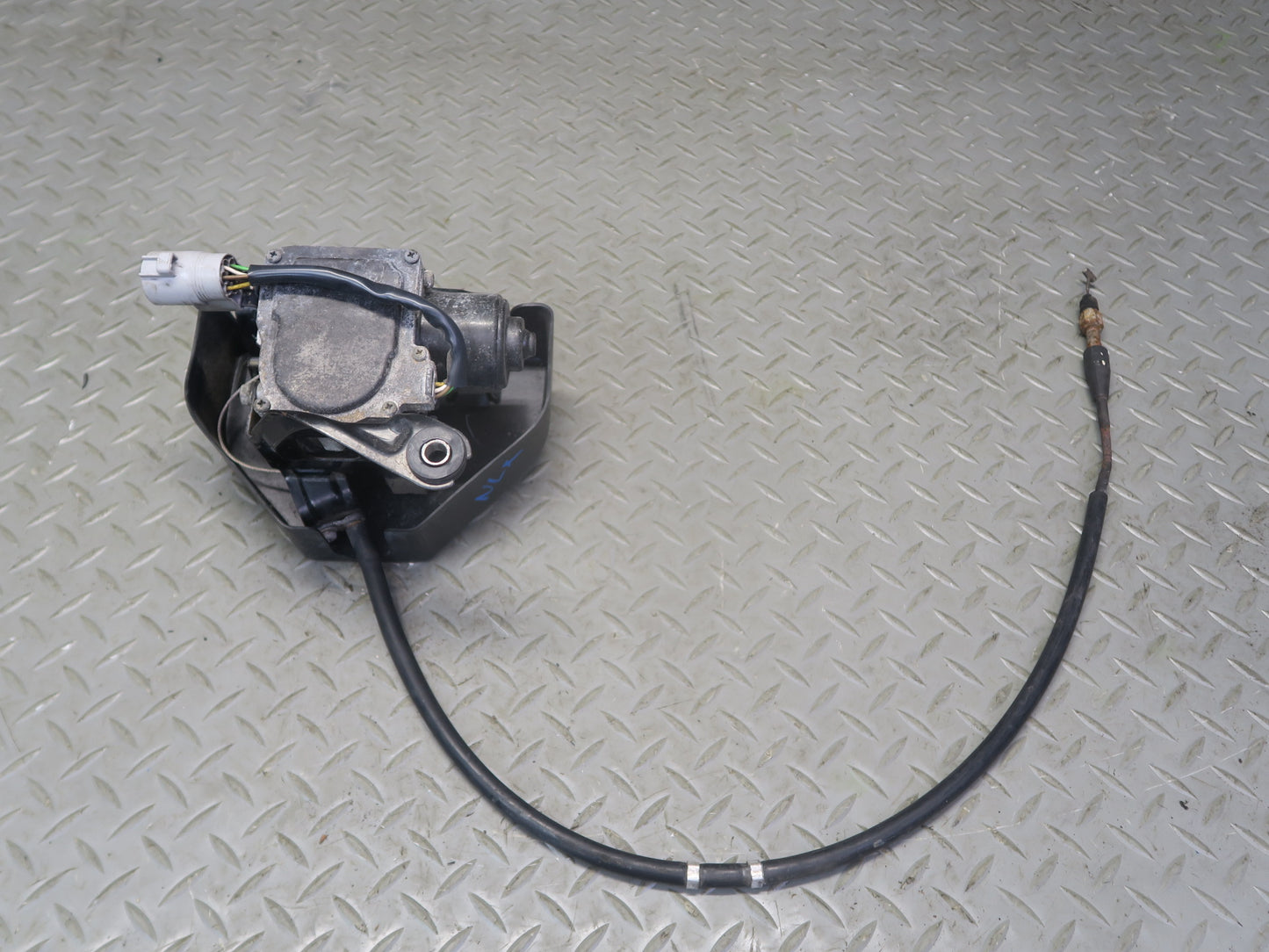 1996-1997 Lexus FZJ80L LX450 Cruise Control Actuator Motor w Cable