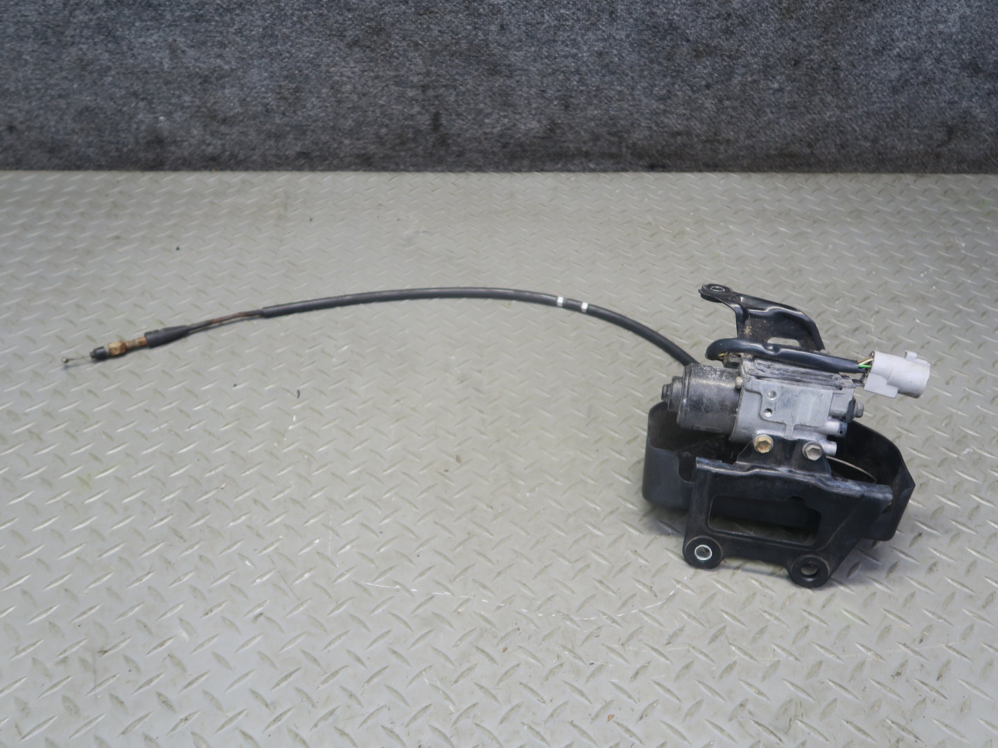 1996-1997 Lexus FZJ80L LX450 Cruise Control Actuator Motor w Cable