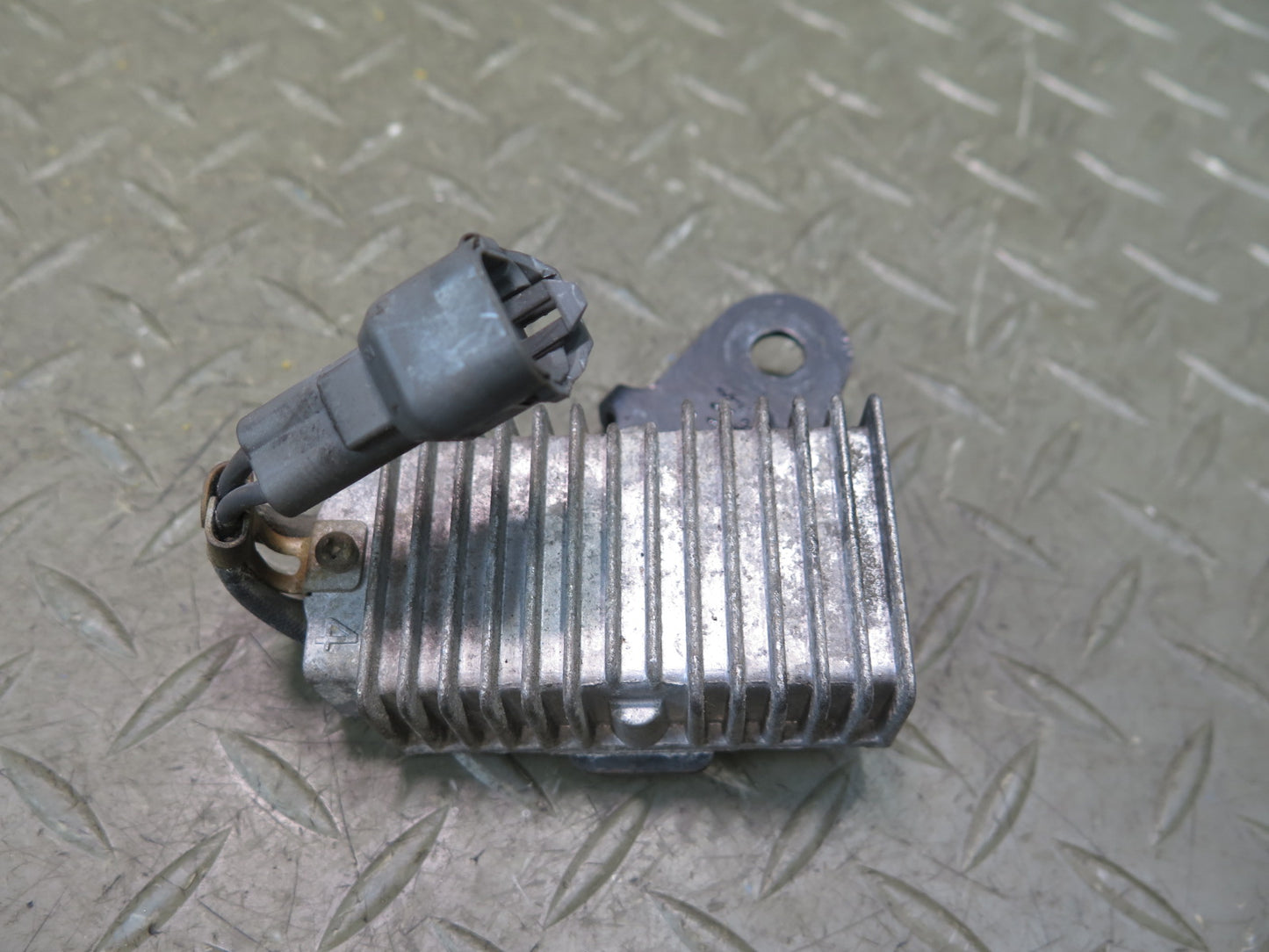 1996-1997 Lexus FZJ80L LX450 Fuel Pump Resistor Module 23080-66030