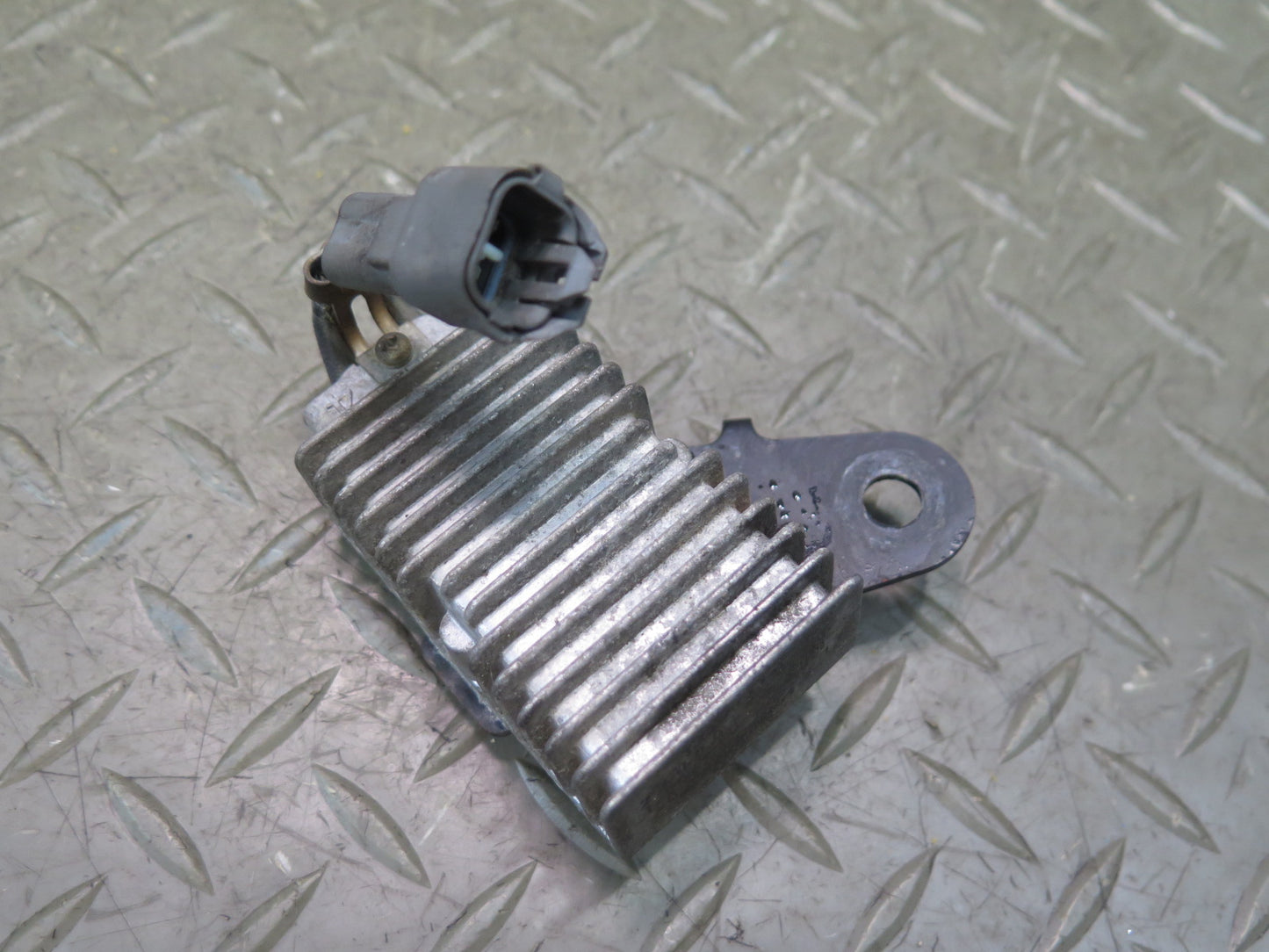 1996-1997 Lexus FZJ80L LX450 Fuel Pump Resistor Module 23080-66030