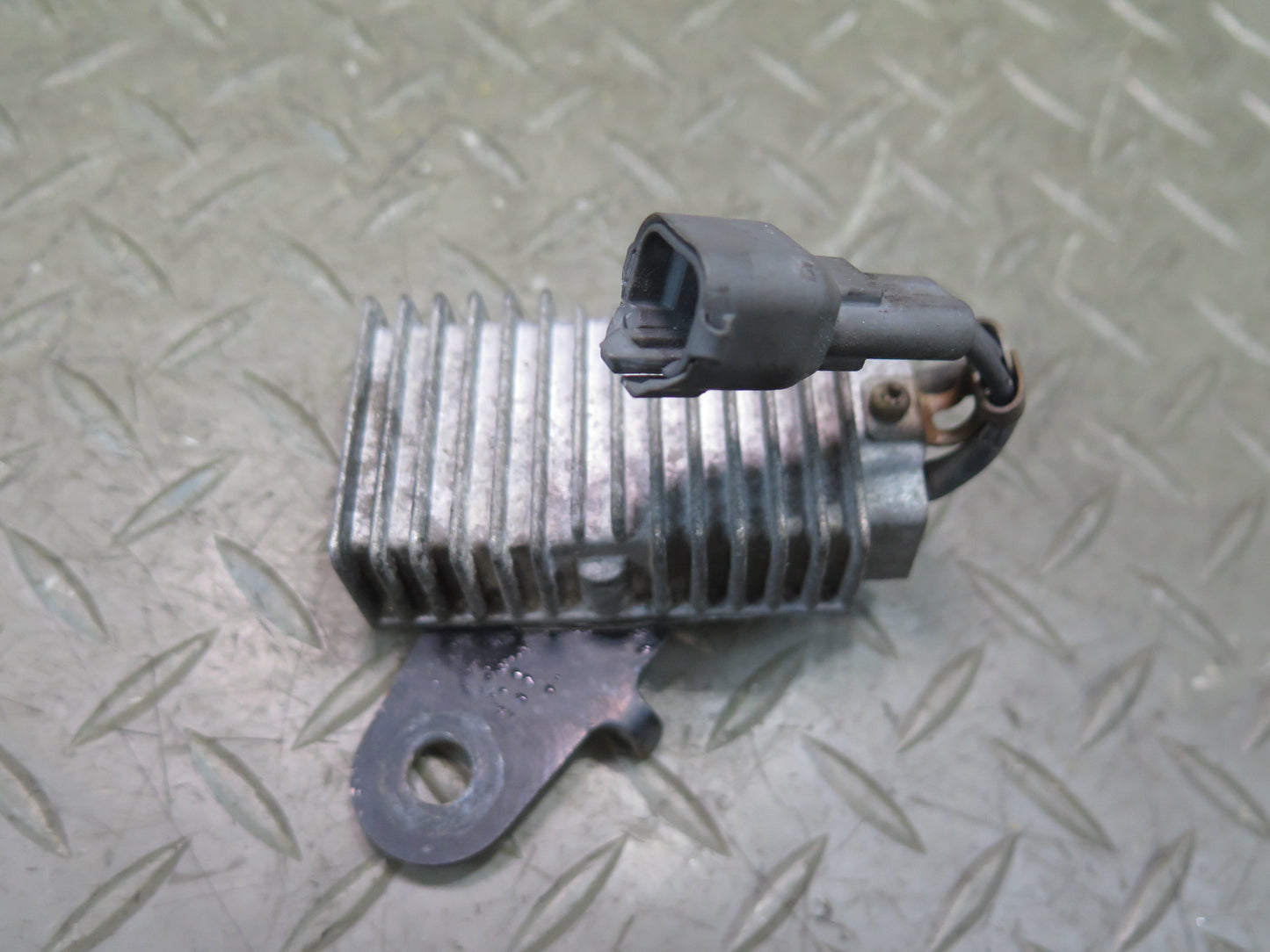 1996-1997 Lexus FZJ80L LX450 Fuel Pump Resistor Module 23080-66030