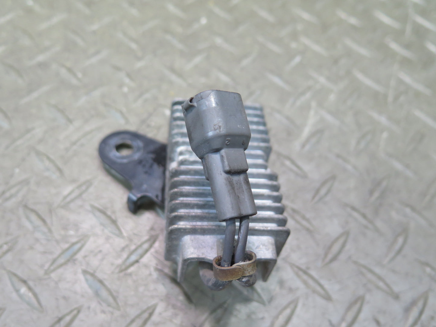 1996-1997 Lexus FZJ80L LX450 Fuel Pump Resistor Module 23080-66030