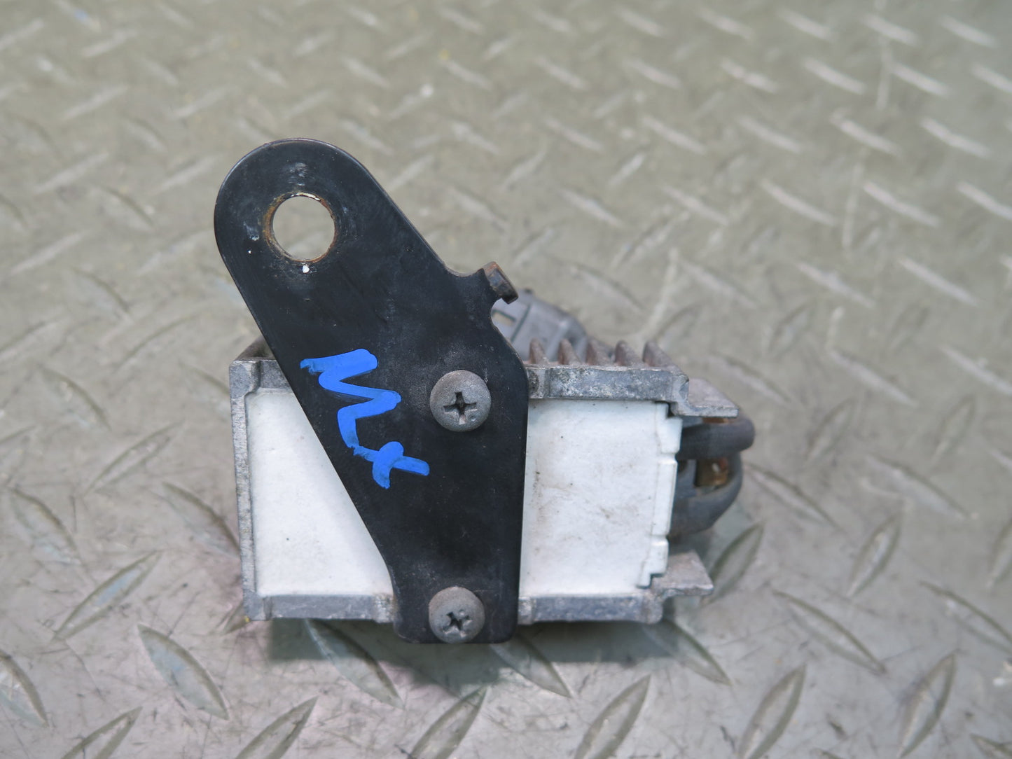 1996-1997 Lexus FZJ80L LX450 Fuel Pump Resistor Module 23080-66030