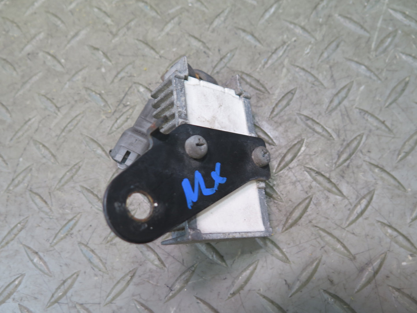 1996-1997 Lexus FZJ80L LX450 Fuel Pump Resistor Module 23080-66030