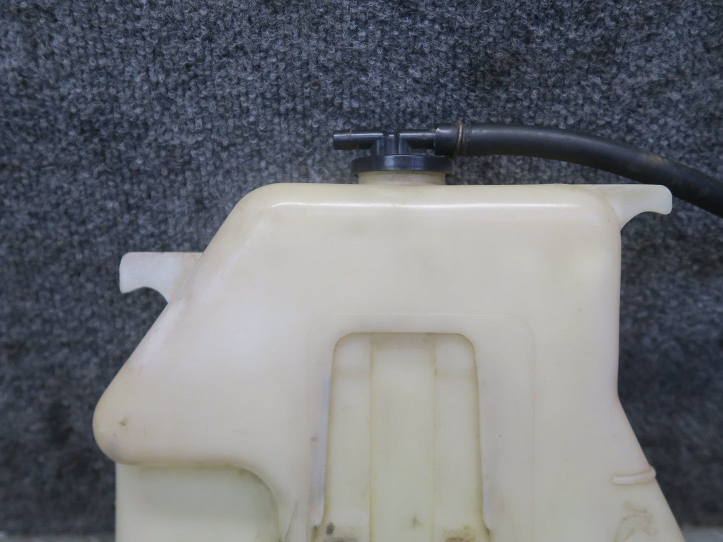 1996-1997 Lexus FZJ80L LX450 Engine Coolant Expansion Overflow Reservoir Tank