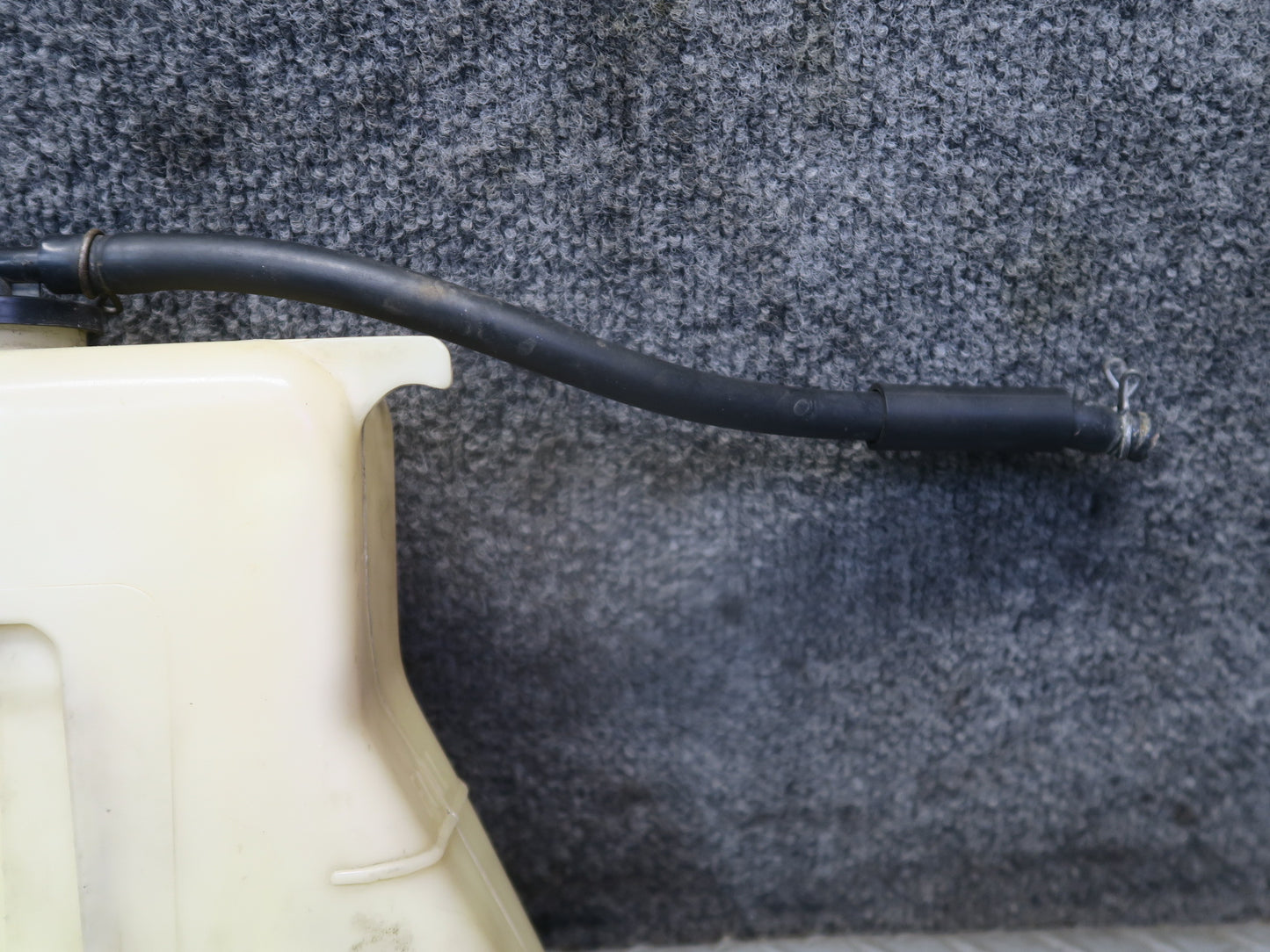 1996-1997 Lexus FZJ80L LX450 Engine Coolant Expansion Overflow Reservoir Tank